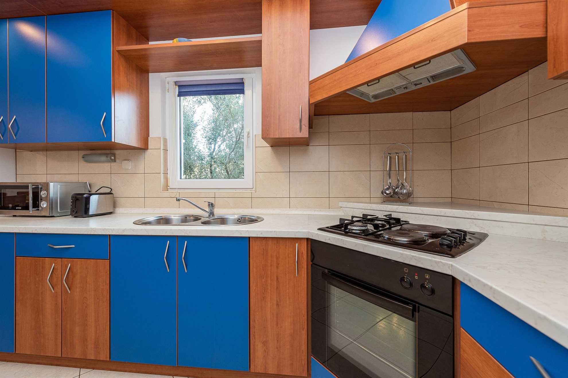 Apartment for 8 persons | Air conditioning, satellite TV | 30 m to the sandy beach Smratine