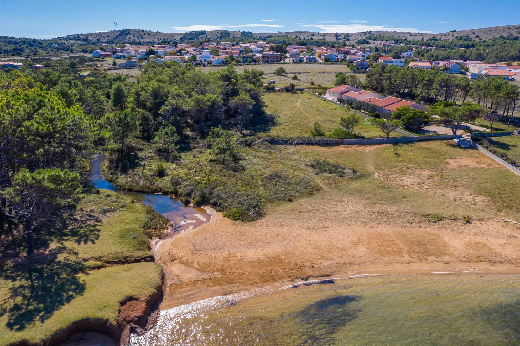 Apartment for 8 persons | Air conditioning, satellite TV | 30 m to the sandy beach Smratine