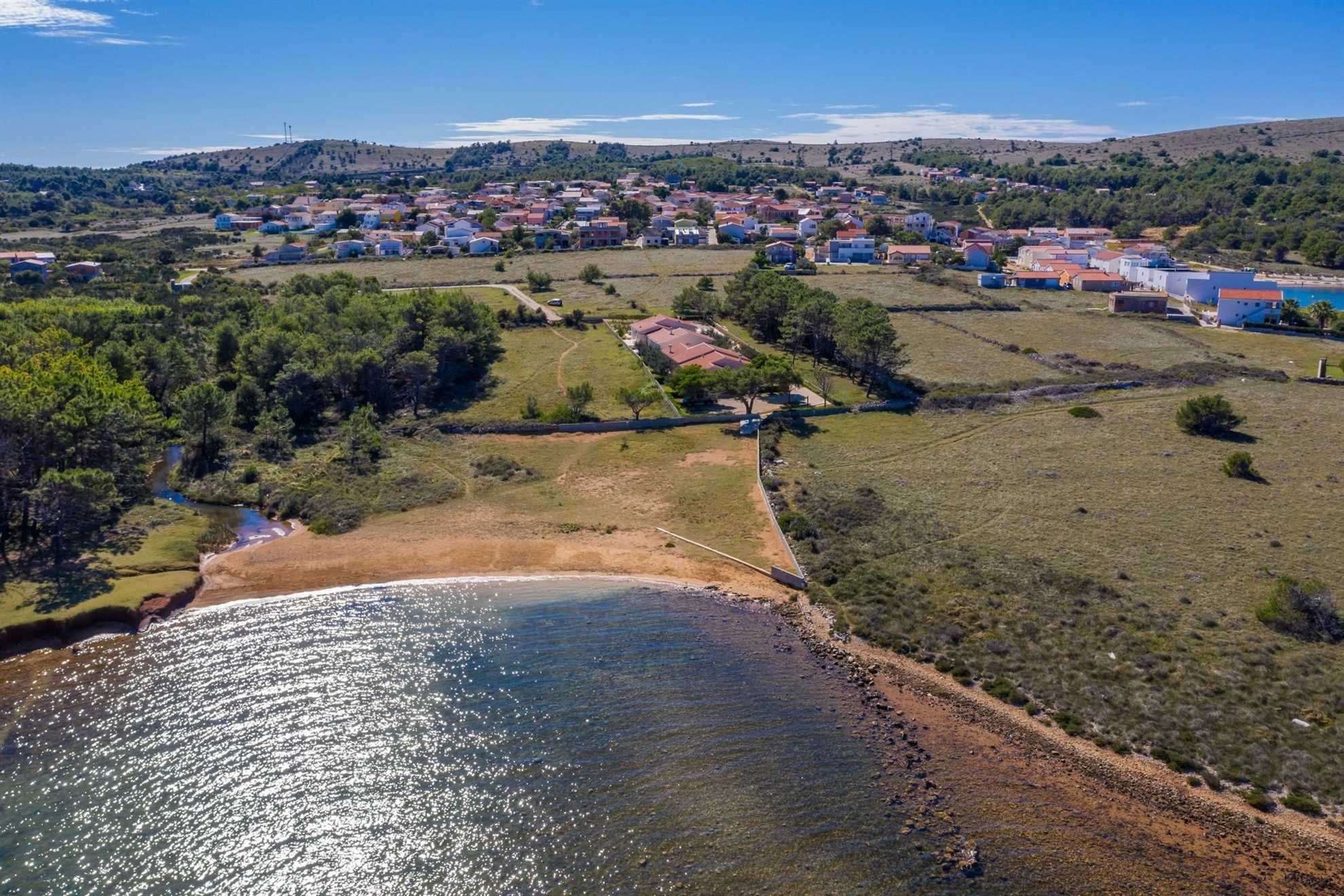 Apartment for 8 persons | Air conditioning, satellite TV | 30 m to the sandy beach Smratine