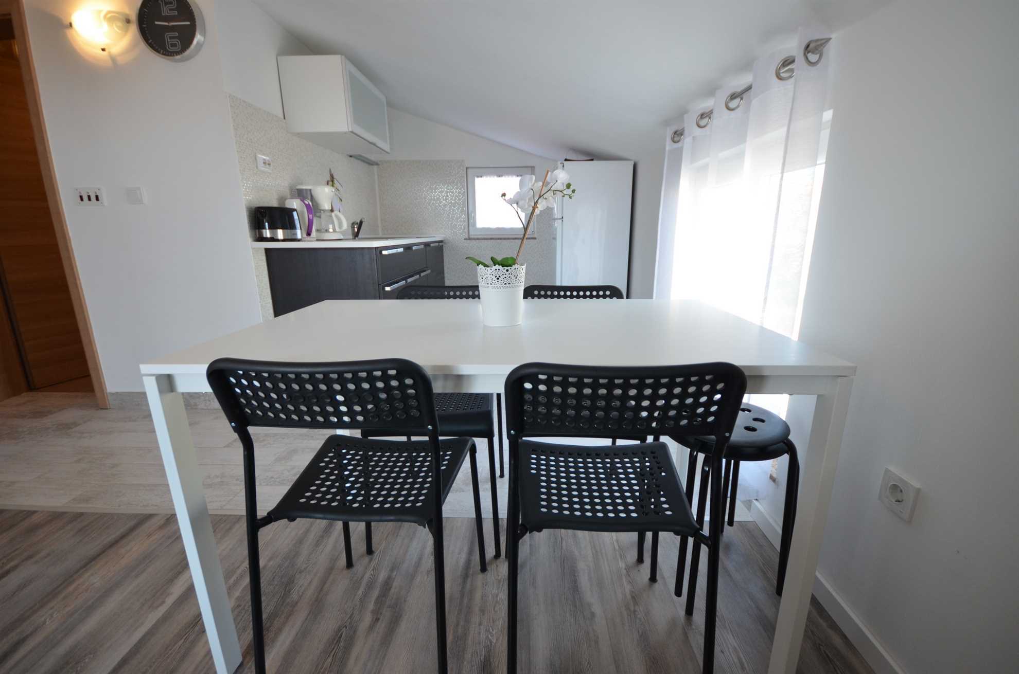 Apartment with sea view | for 2-4 persons | 200 m from beach