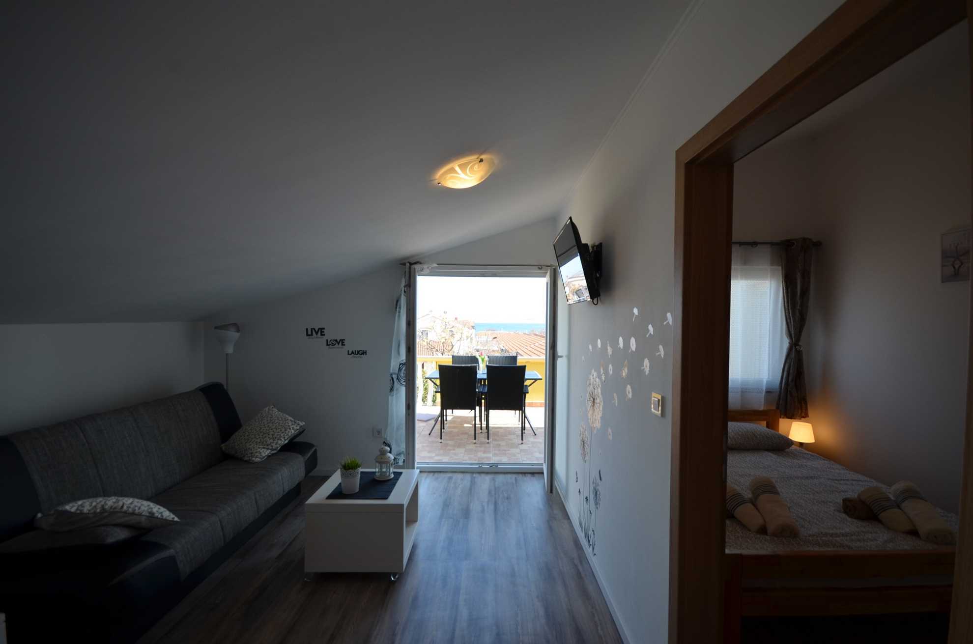 Apartment with sea view | for 2-4 persons | 200 m from beach