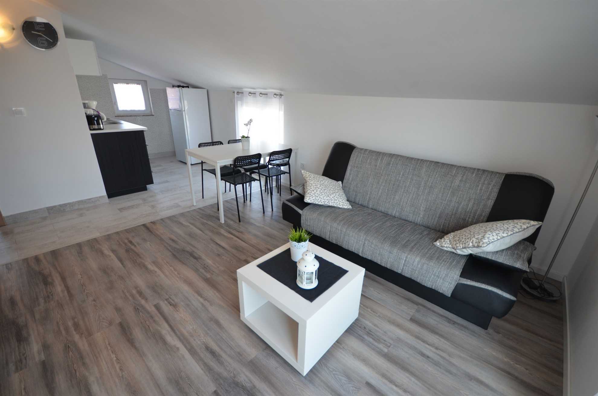 Apartment with sea view | for 2-4 persons | 200 m from beach
