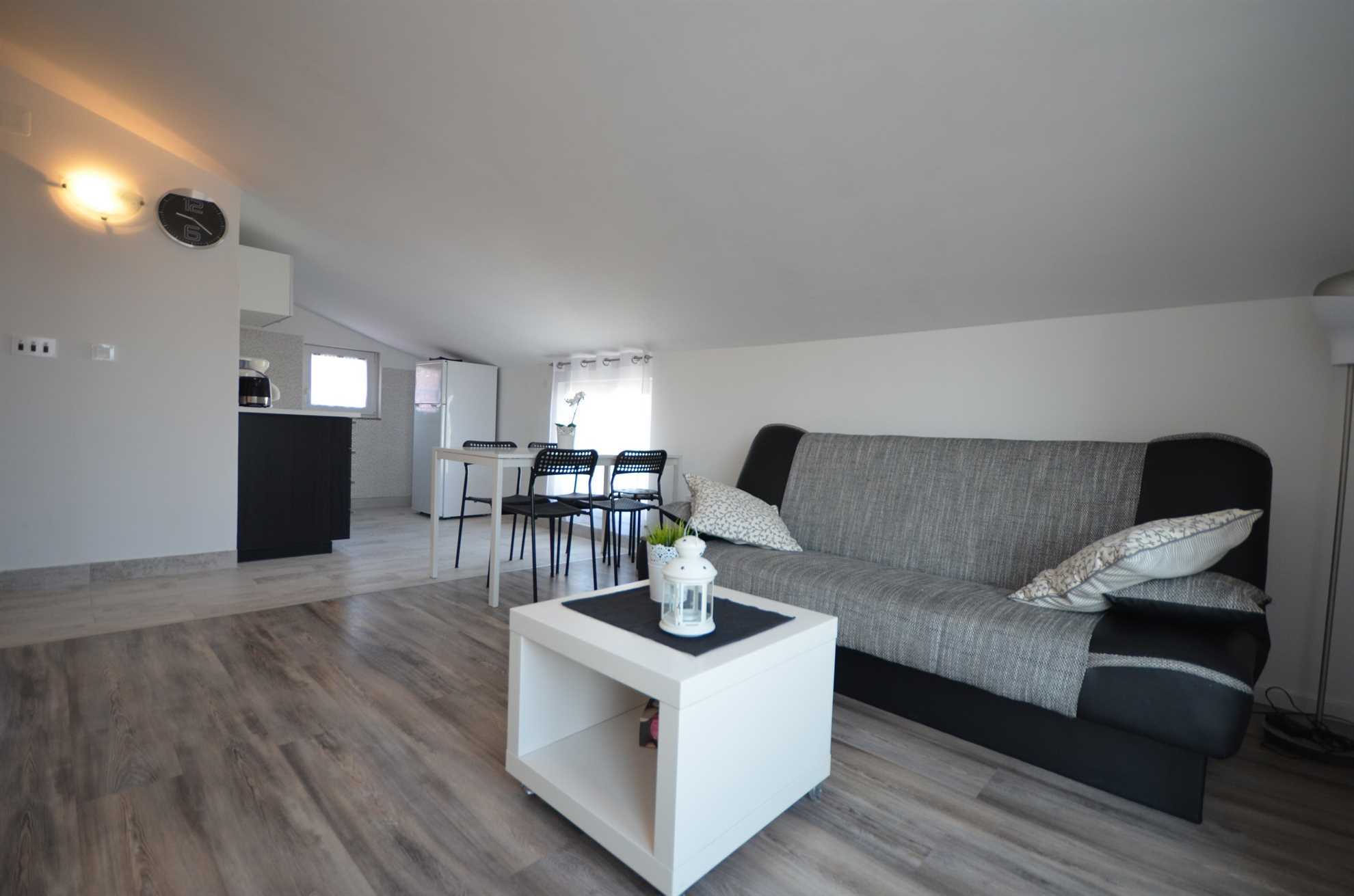 Apartment with sea view | for 2-4 persons | 200 m from beach