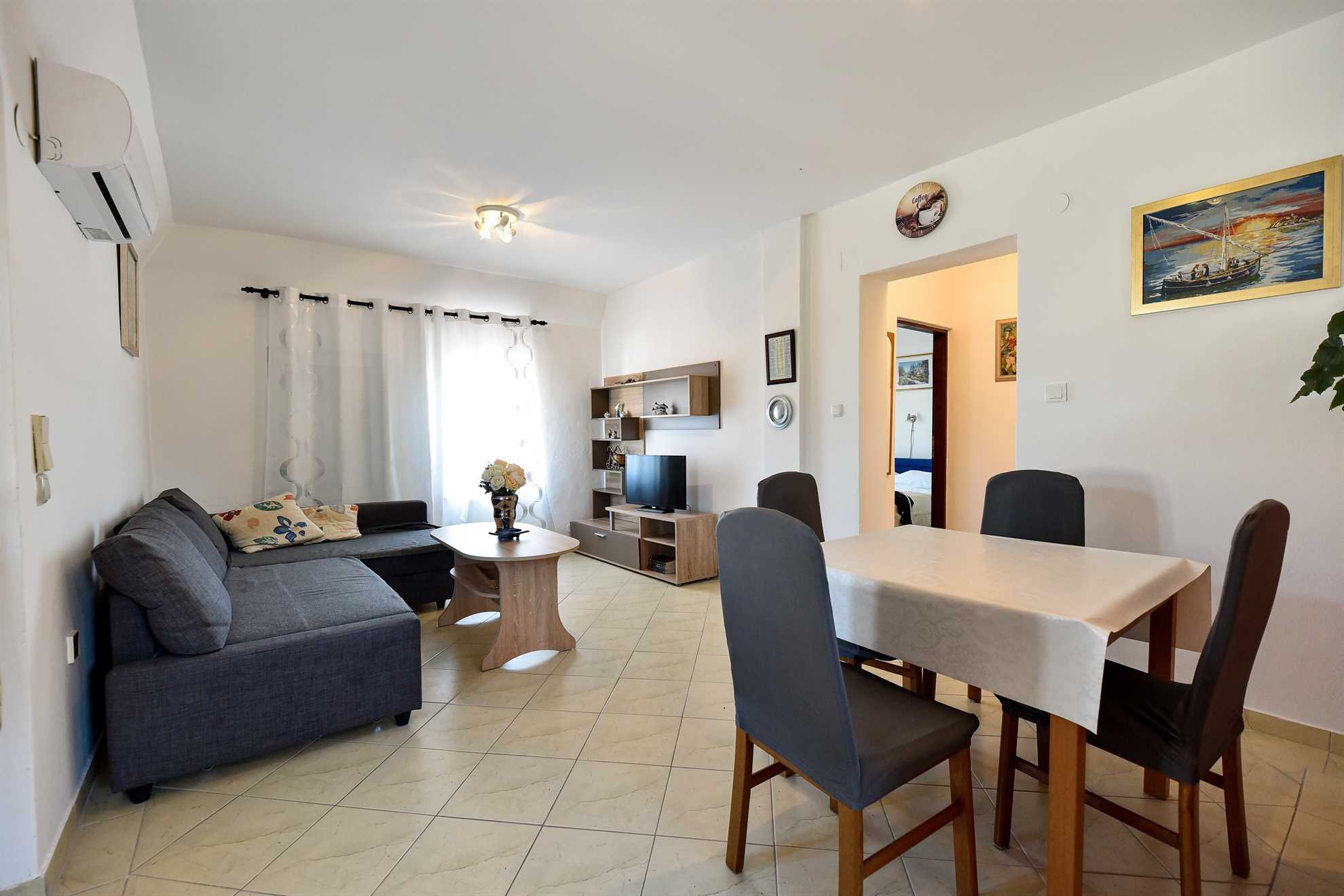 Apartment in a quiet area | for 4-6 persons | air conditioning, Wi-Fi