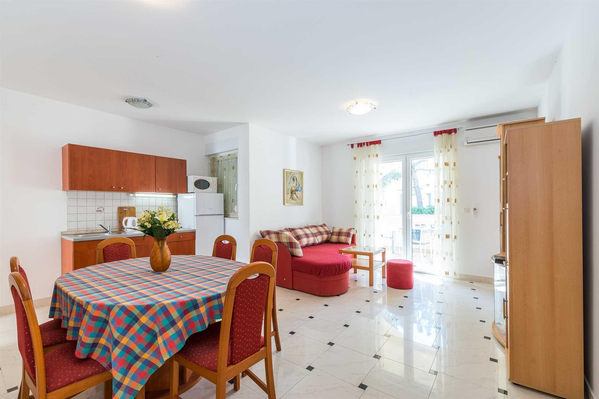 Apartment with partial sea view | for 3-5 persons | air conditioning, WiFi, satellite TV, BBQ