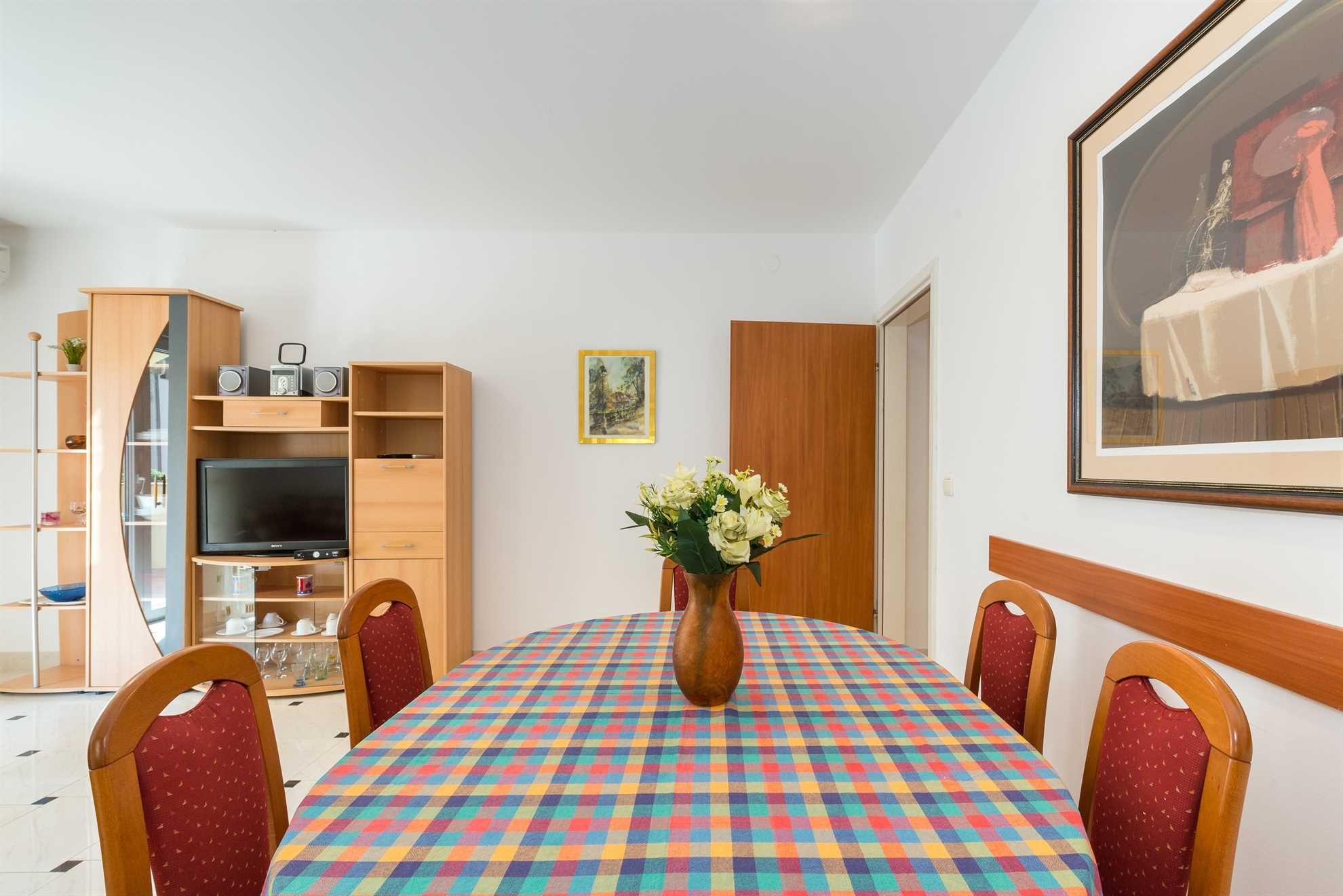 Apartment with partial sea view | for 3-5 persons | air conditioning, WiFi, satellite TV, BBQ