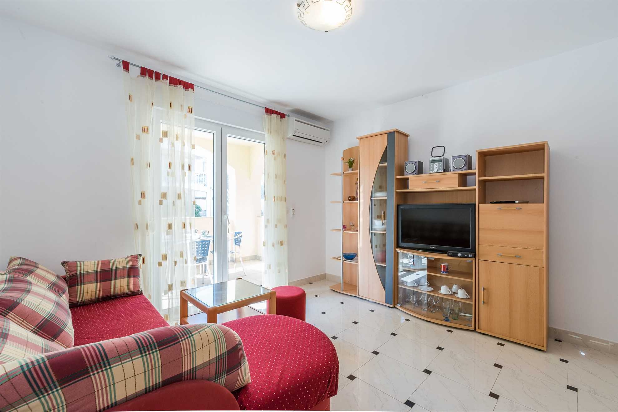 Apartment with partial sea view | for 3-5 persons | air conditioning, WiFi, satellite TV, BBQ