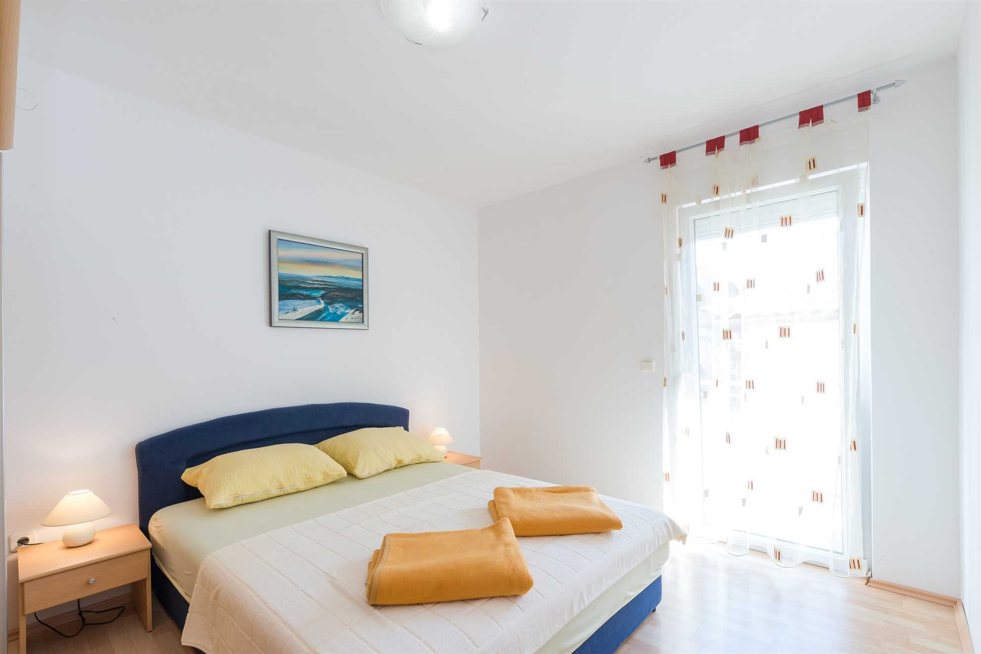 Apartment with partial sea view | for 3-5 persons | air conditioning, WiFi, satellite TV, BBQ