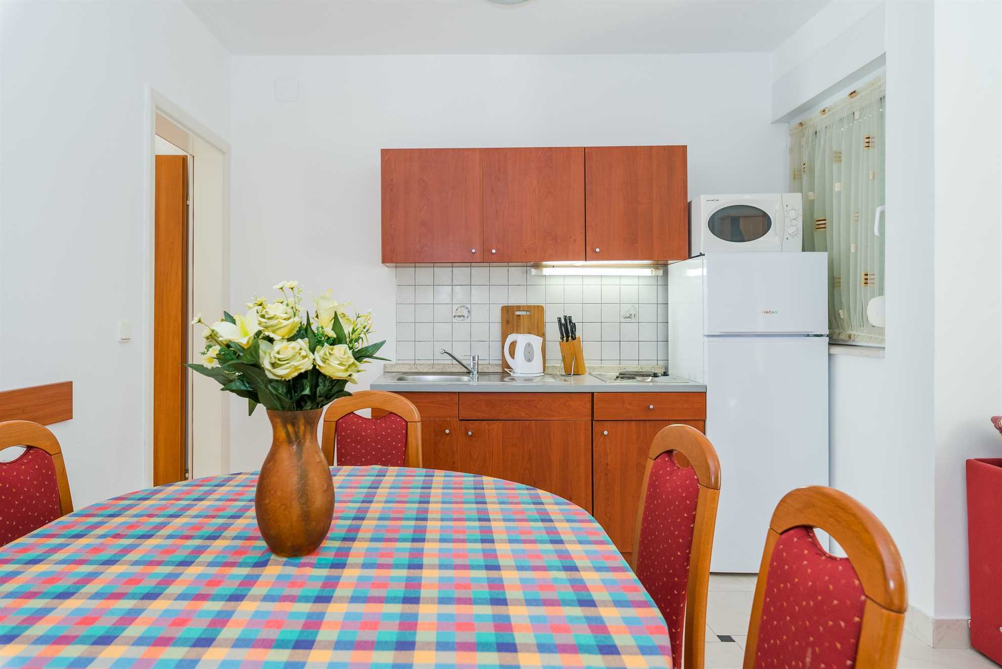 Apartment with partial sea view | for 3-5 persons | air conditioning, WiFi, satellite TV, BBQ