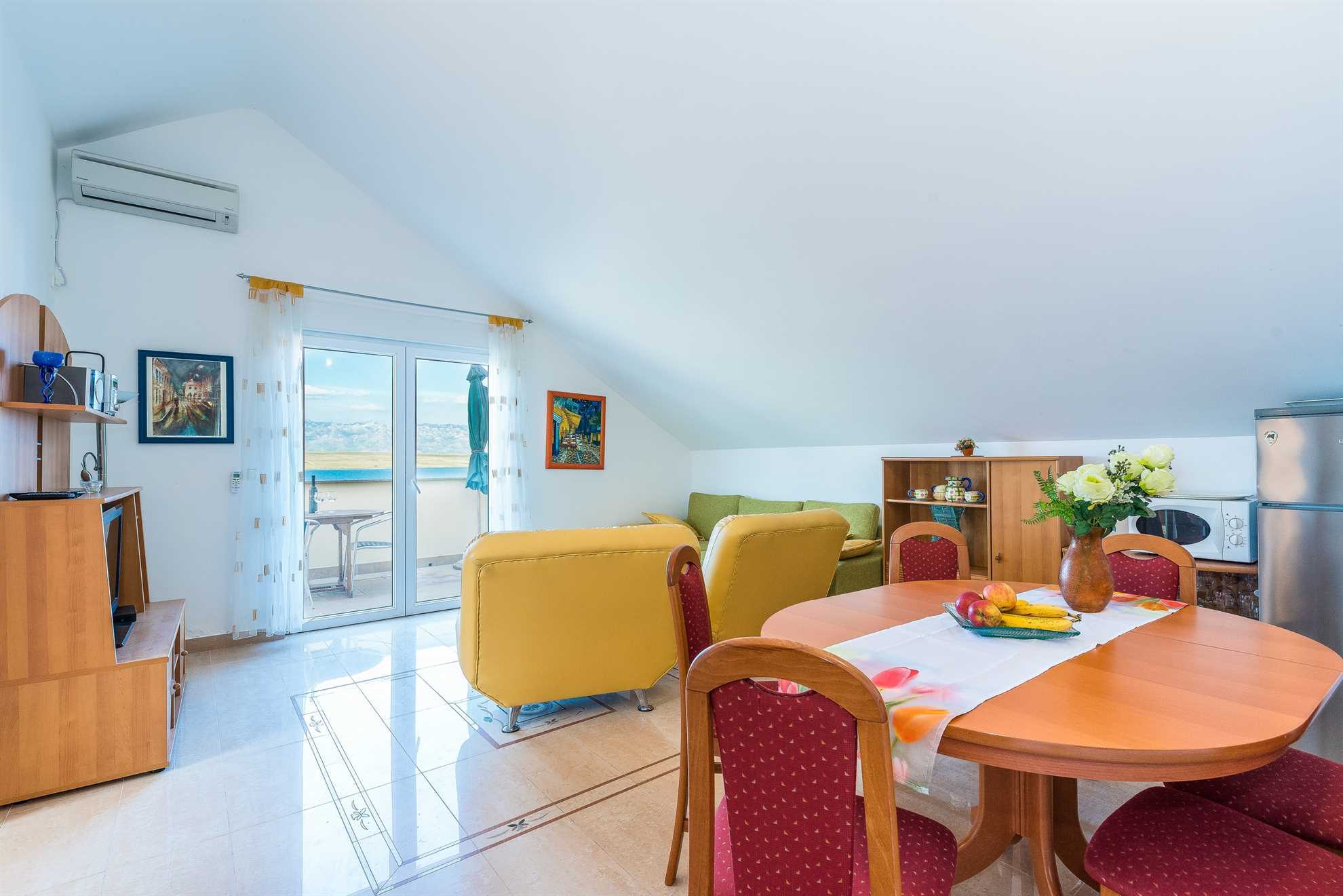 Apartment in a quiet area | just 70 m from beach | for 4-6 persons | with a sea view