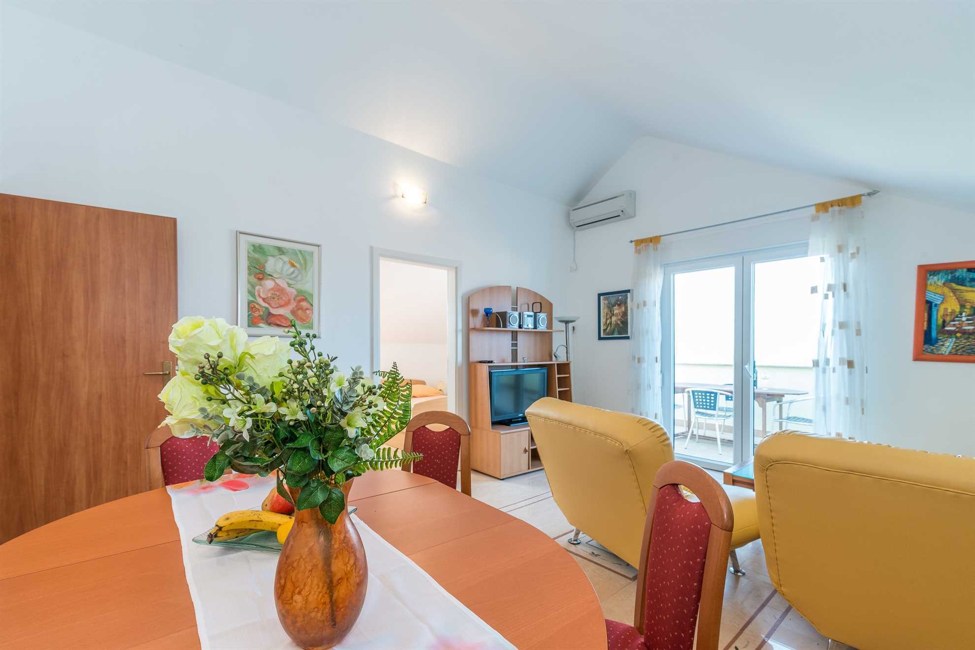 Apartment in a quiet area | just 70 m from beach | for 4-6 persons | with a sea view