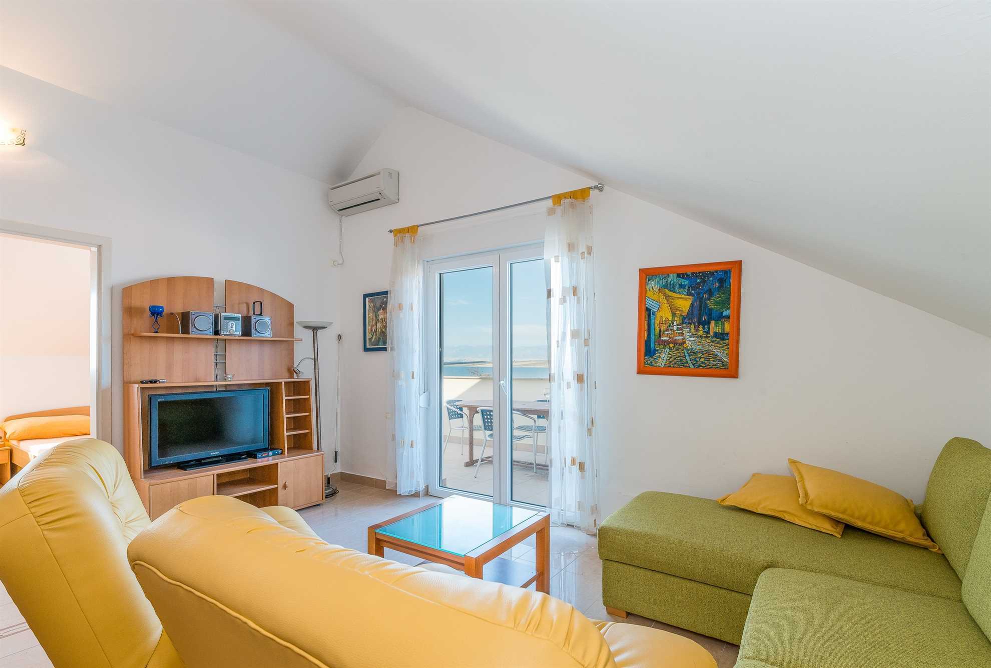Apartment in a quiet area | just 70 m from beach | for 4-6 persons | with a sea view