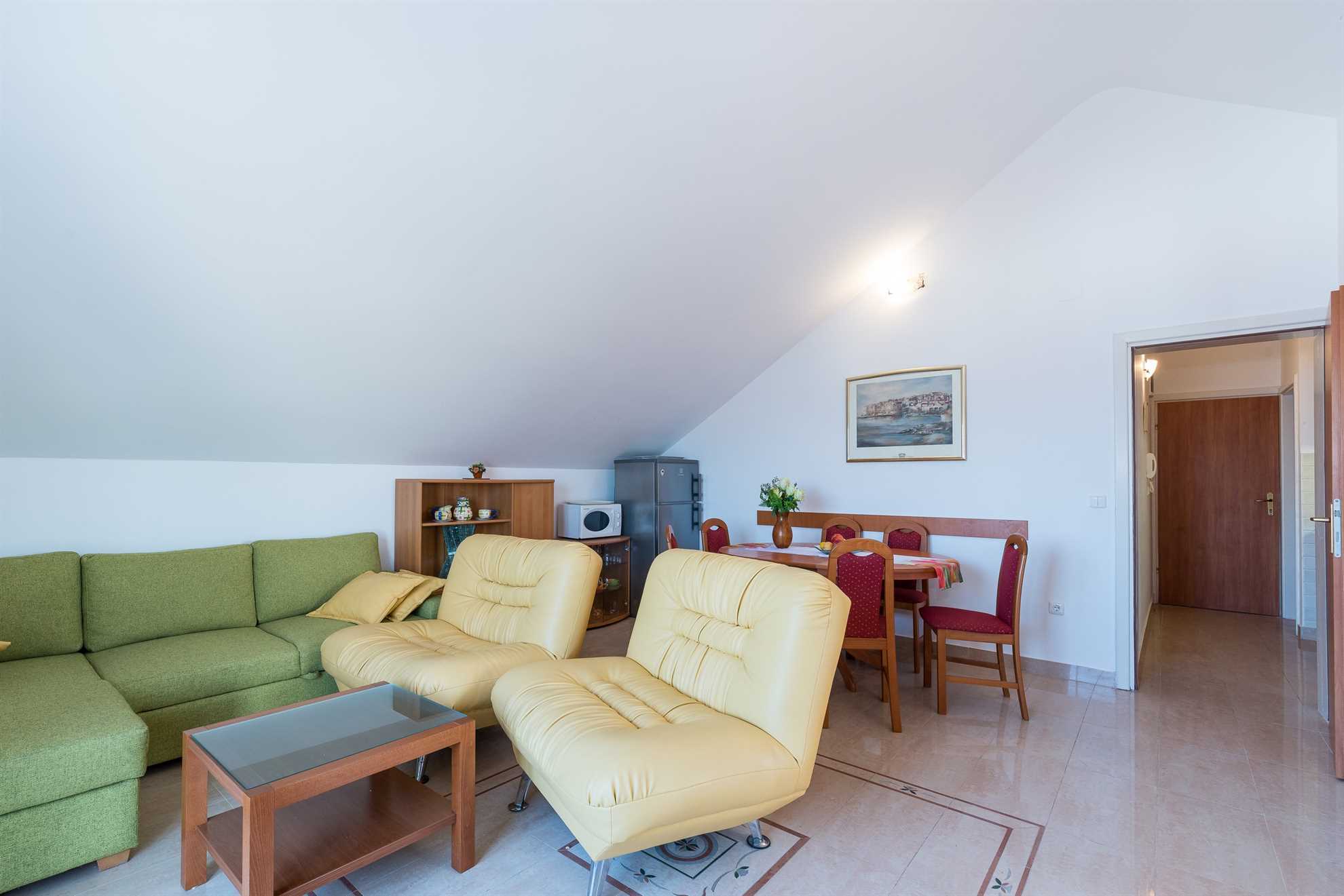 Apartment in a quiet area | just 70 m from beach | for 4-6 persons | with a sea view