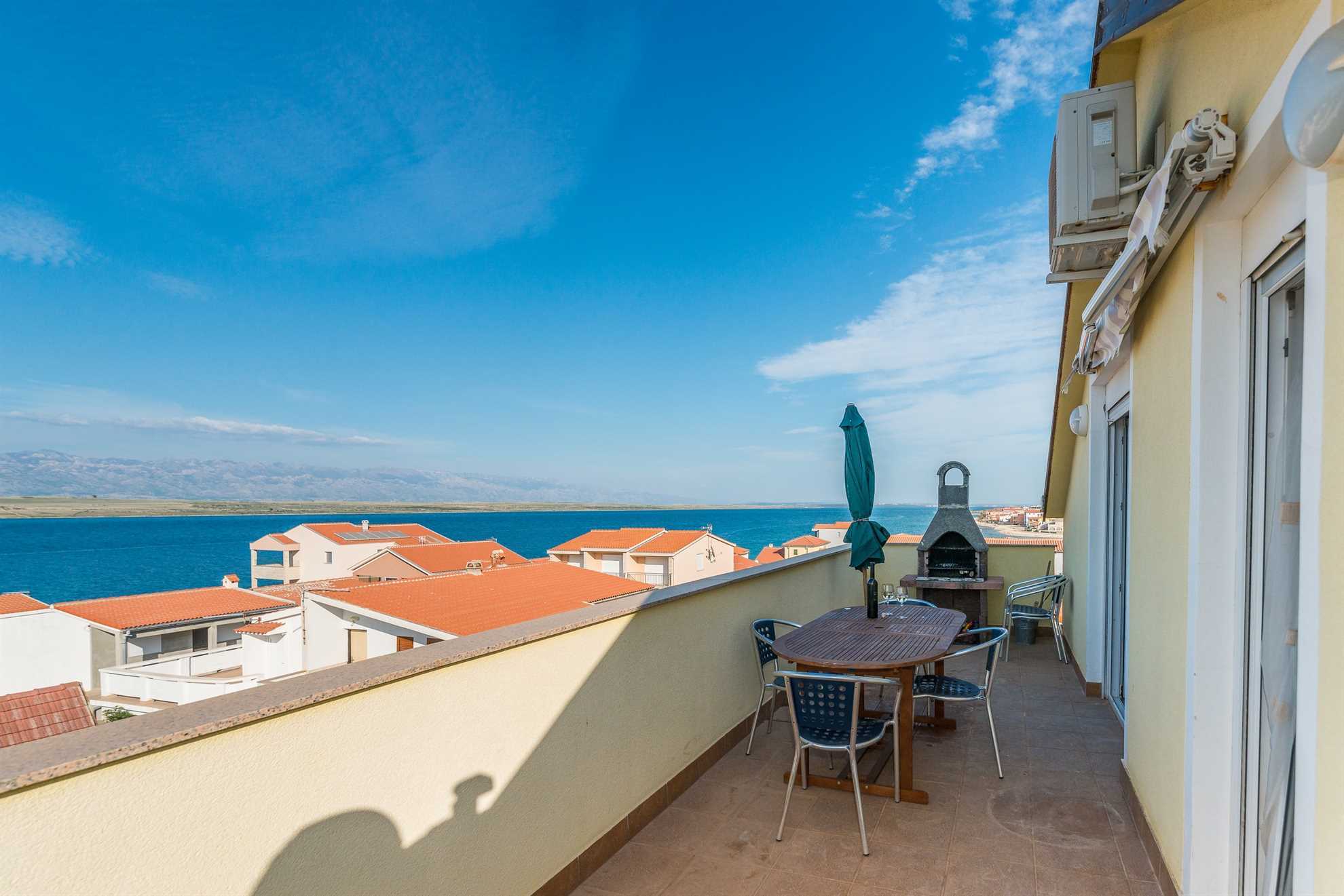 Apartment in a quiet area | just 70 m from beach | for 4-6 persons | with a sea view