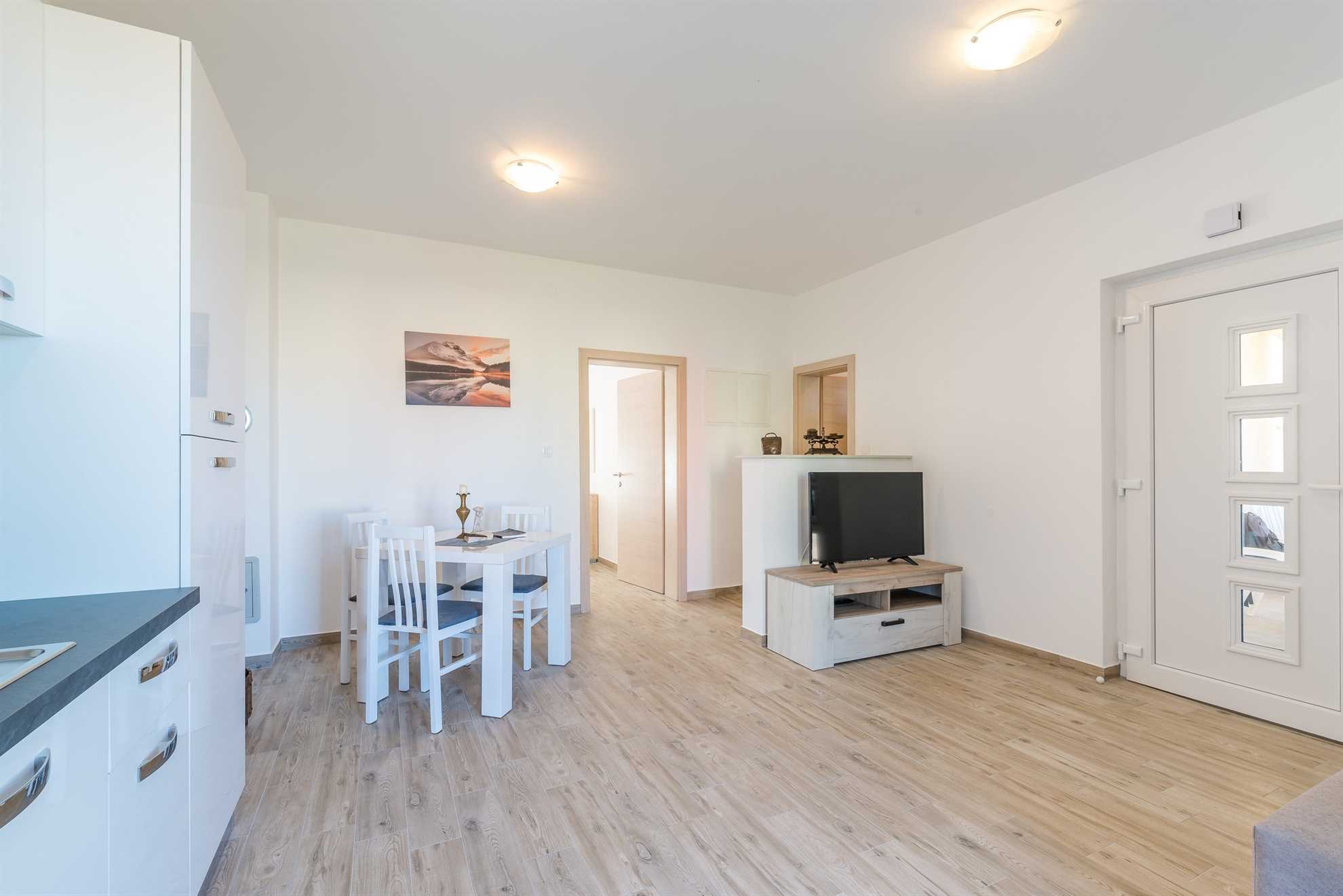 30 m od mora | apartman s pogledom na more | klima, satelitska tv, internet