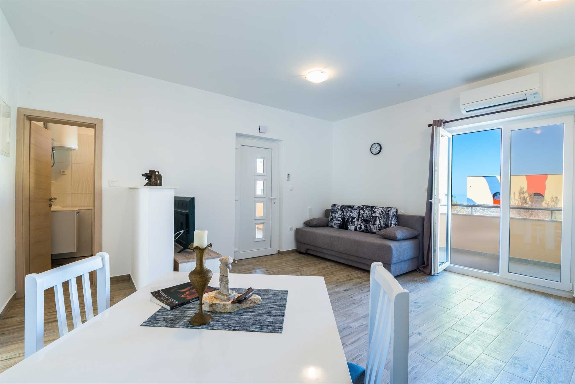 30 m od mora | apartman s pogledom na more | klima, satelitska tv, internet