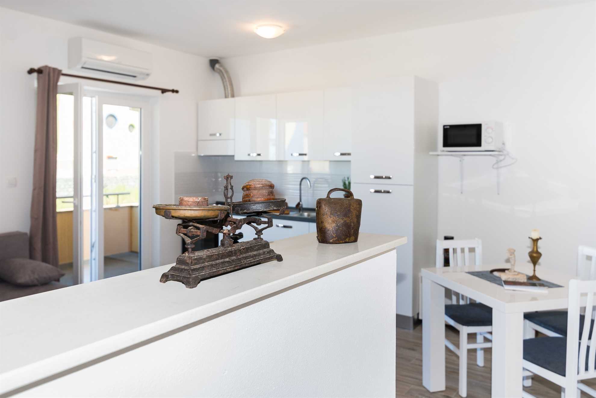 30 m od mora | apartman s pogledom na more | klima, satelitska tv, internet