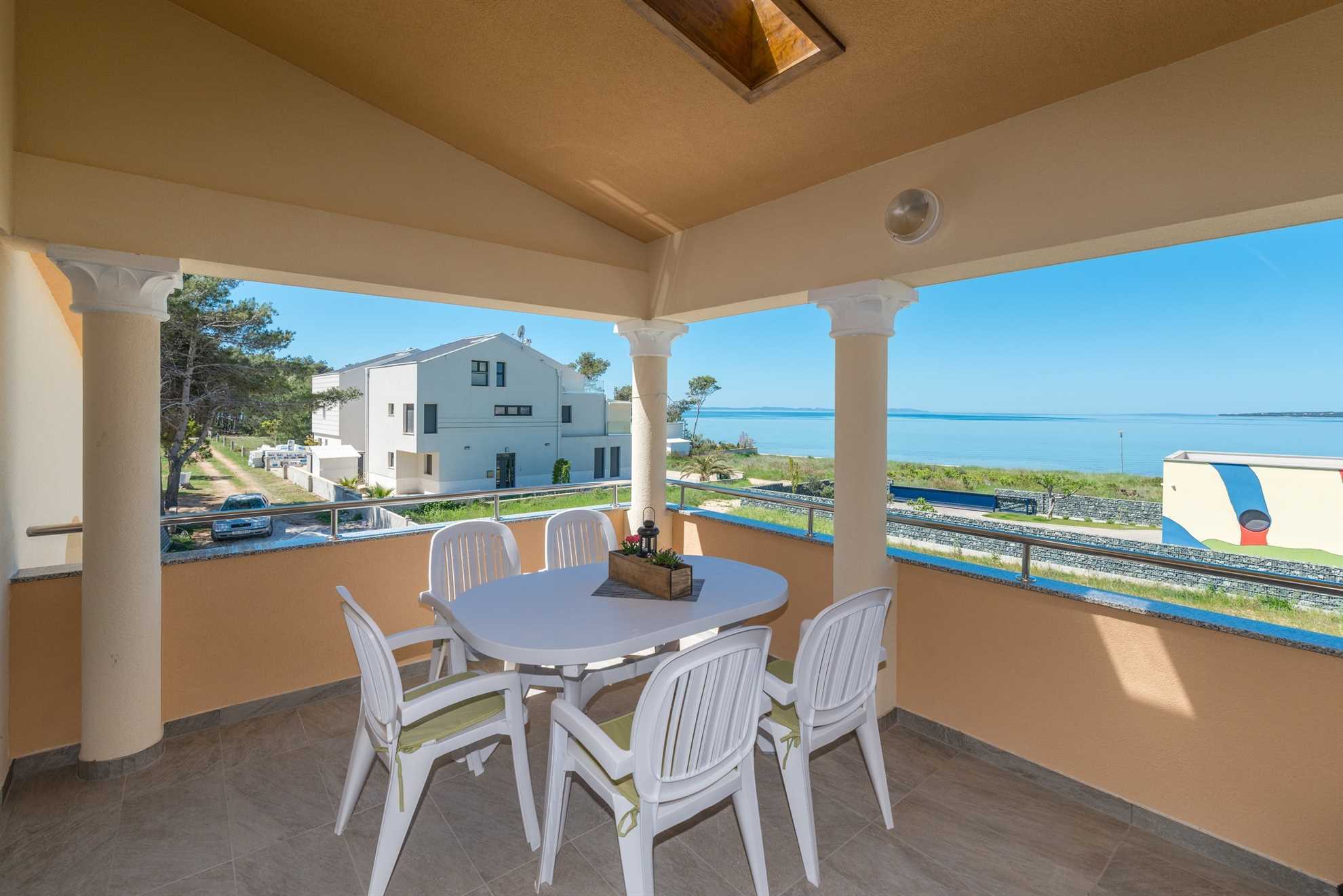 Apartman za 2 osobe | samo 30 m od plaže | s pogledom na more