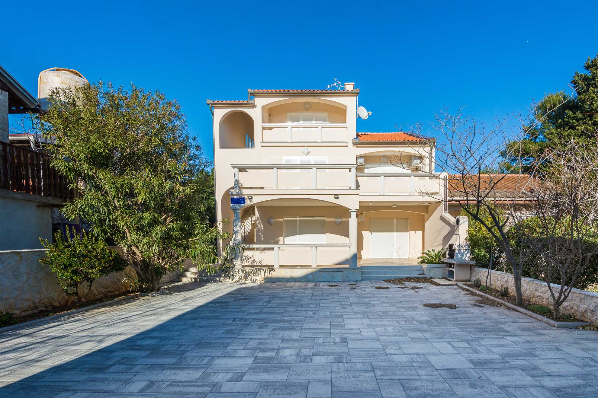 200 m from beach | modern apartment for 4-6 persons | air conditioning, WiFi, BBQ