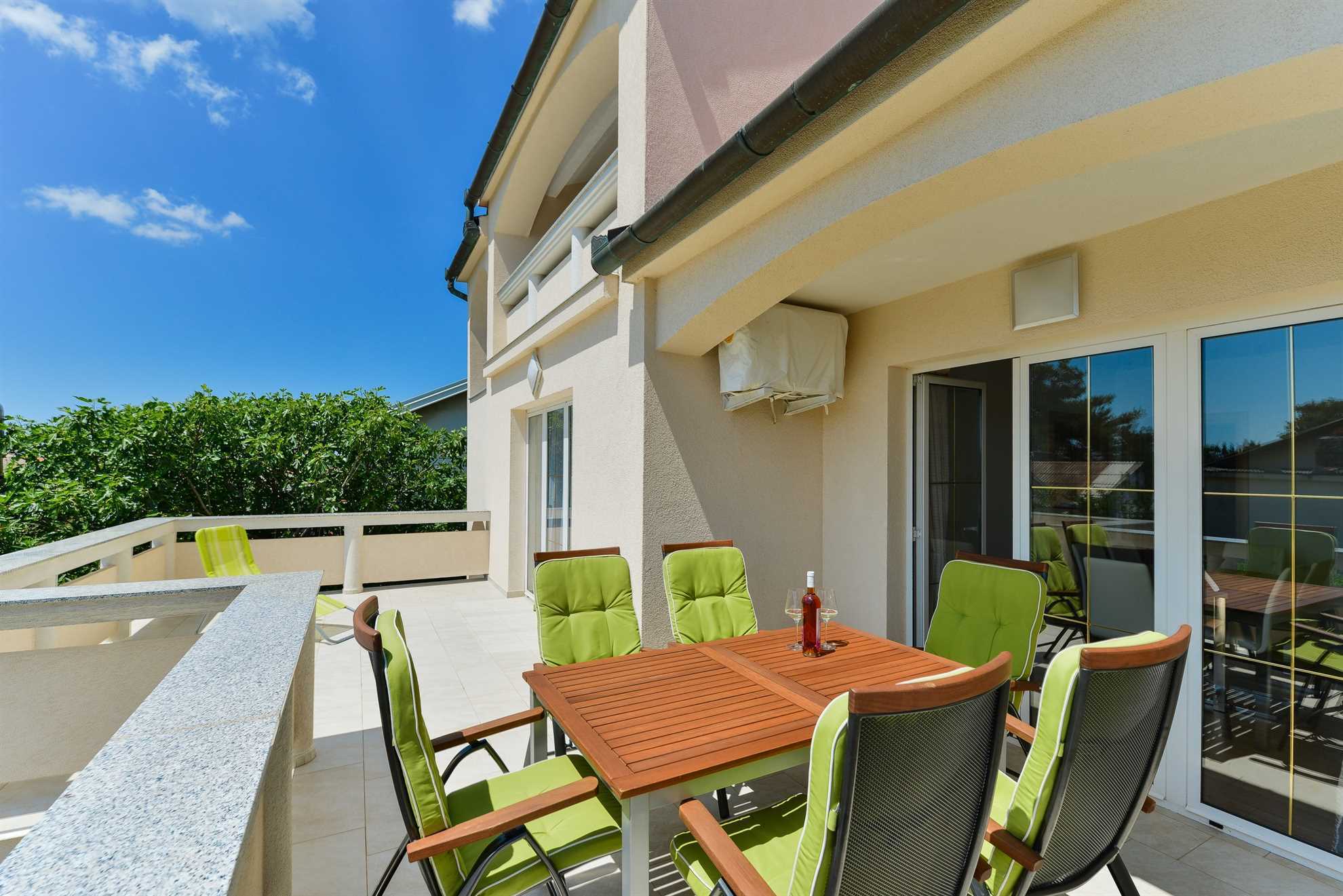 200 m from beach | modern apartment for 4-6 persons | air conditioning, WiFi, BBQ