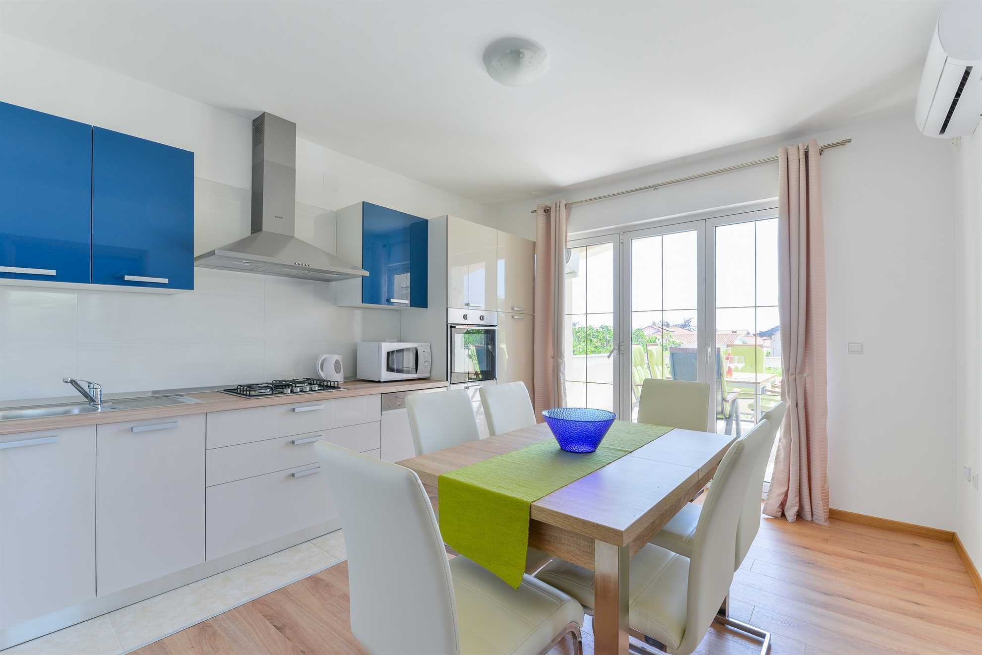 200 m from beach | modern apartment for 4-6 persons | air conditioning, WiFi, BBQ
