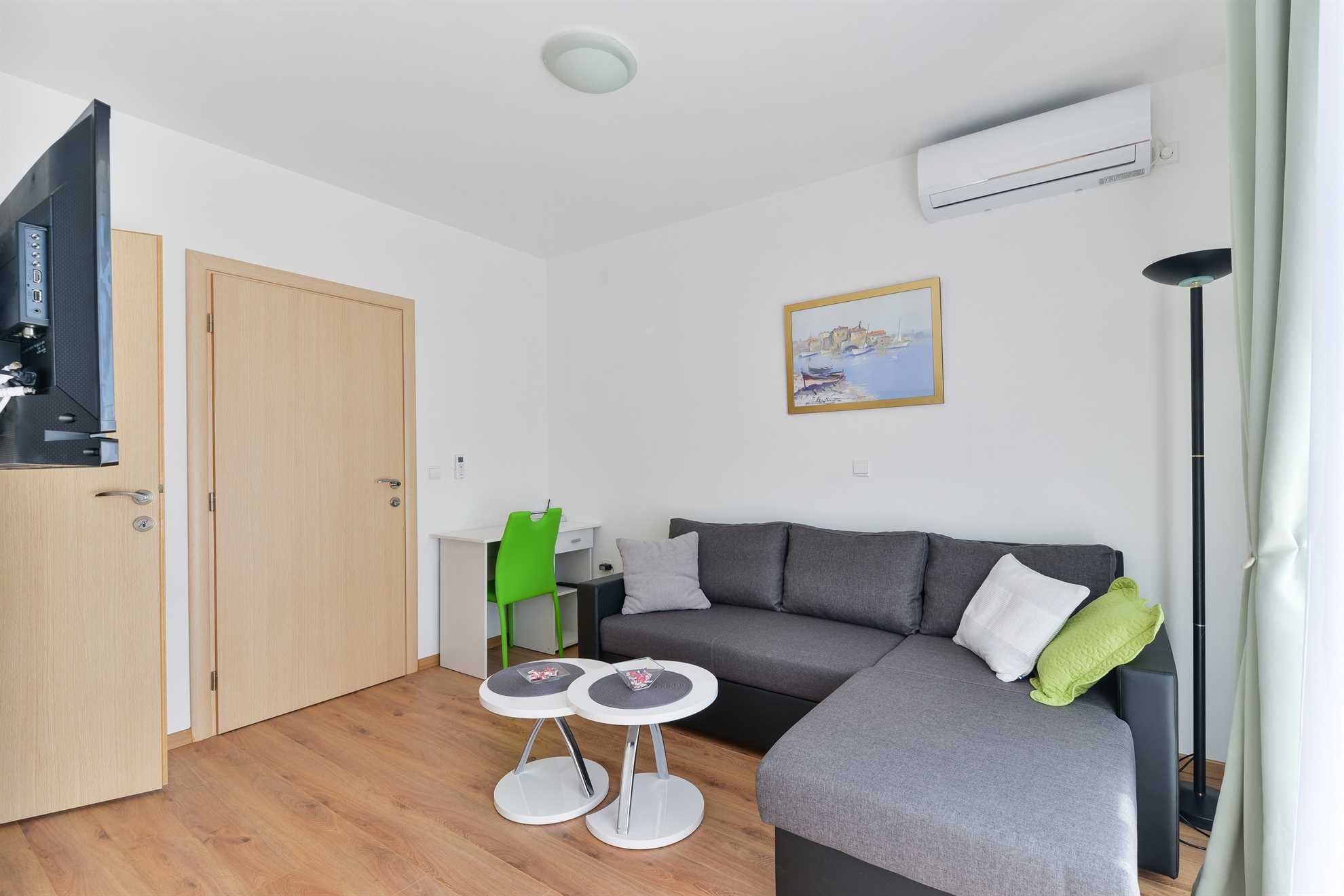 200 m from beach | modern apartment for 4-6 persons | air conditioning, WiFi, BBQ
