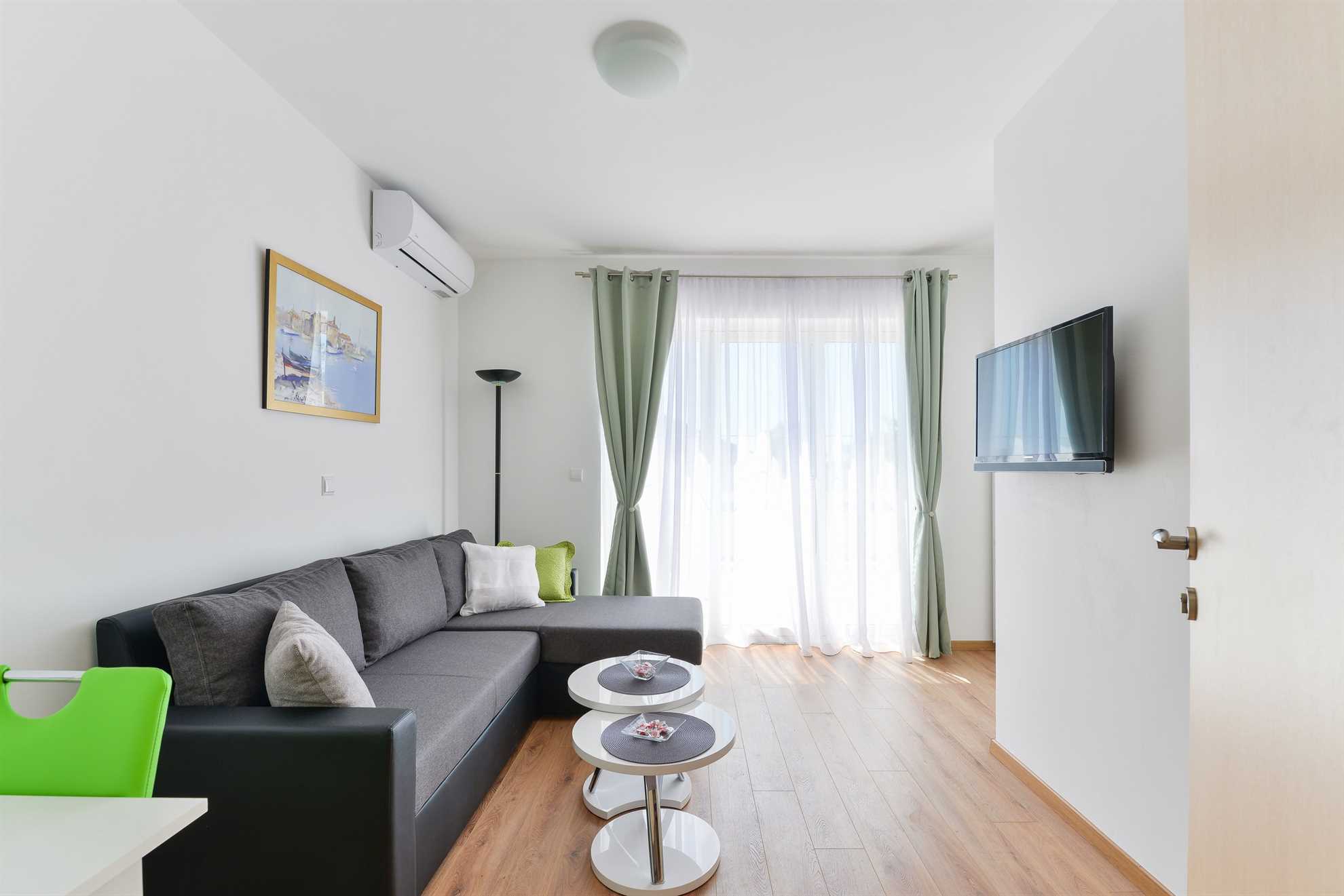 200 m from beach | modern apartment for 4-6 persons | air conditioning, WiFi, BBQ