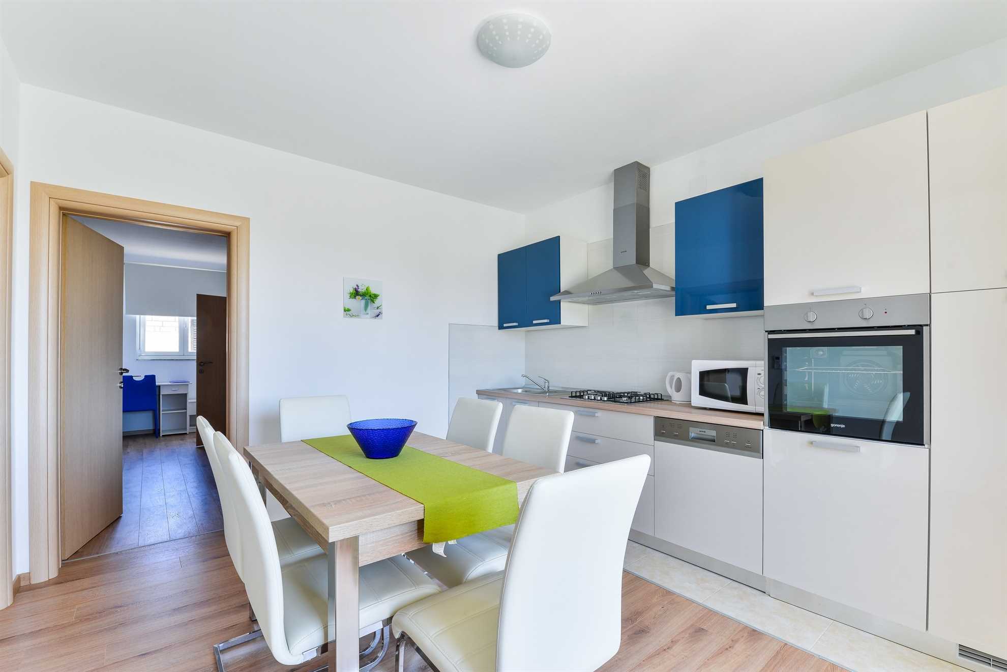 200 m from beach | modern apartment for 4-6 persons | air conditioning, WiFi, BBQ