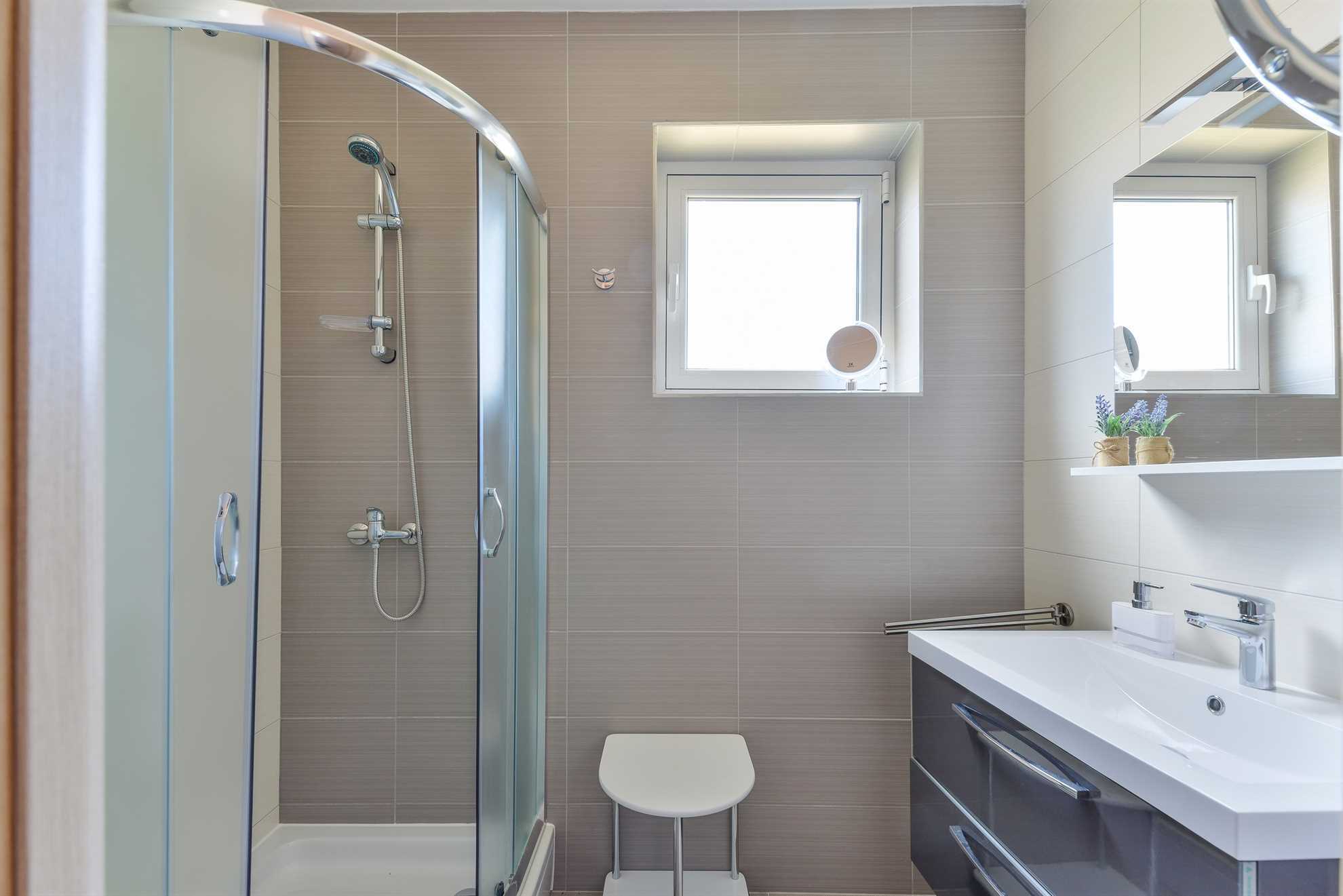 200 m from beach | modern apartment for 4-6 persons | air conditioning, WiFi, BBQ