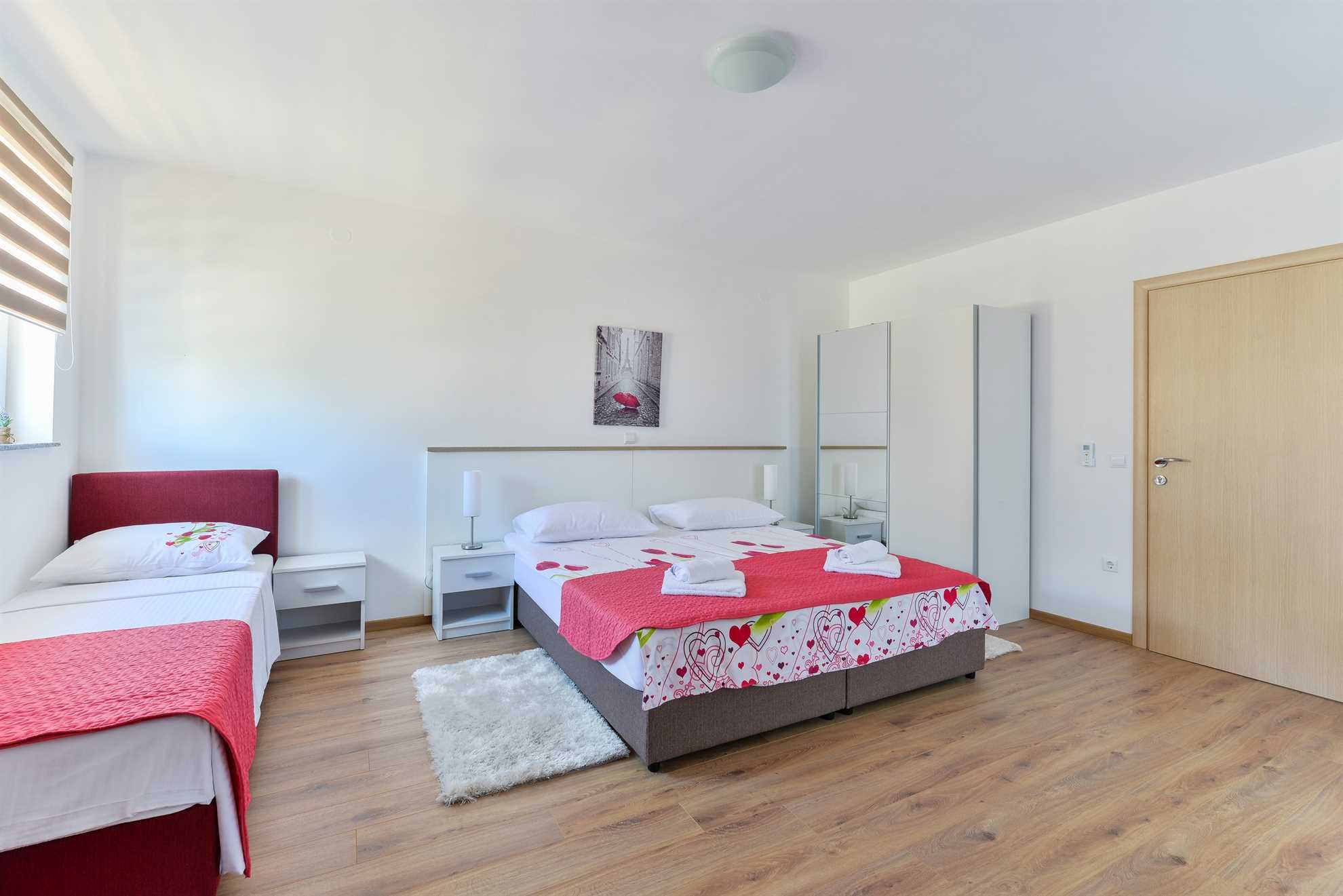 200 m from beach | modern apartment for 4-6 persons | air conditioning, WiFi, BBQ