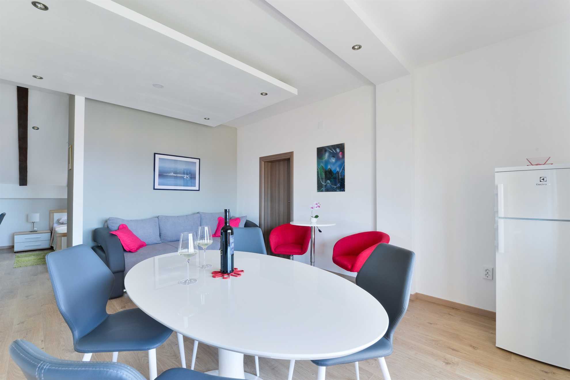 Apartment with sea view | 200m from beach | ideal for 2-4 persons