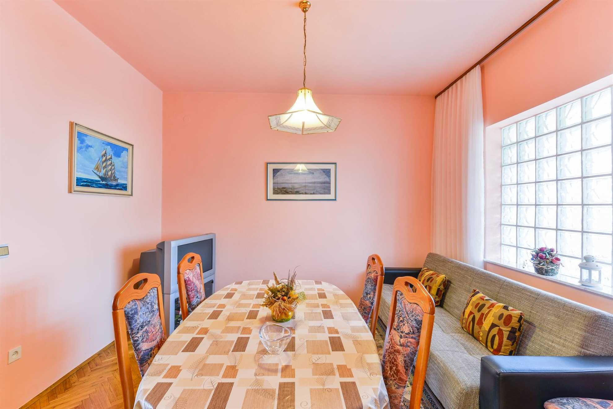 Apartman za dvije osobe | samo 20 m od plaže | roštilj, klima, internet