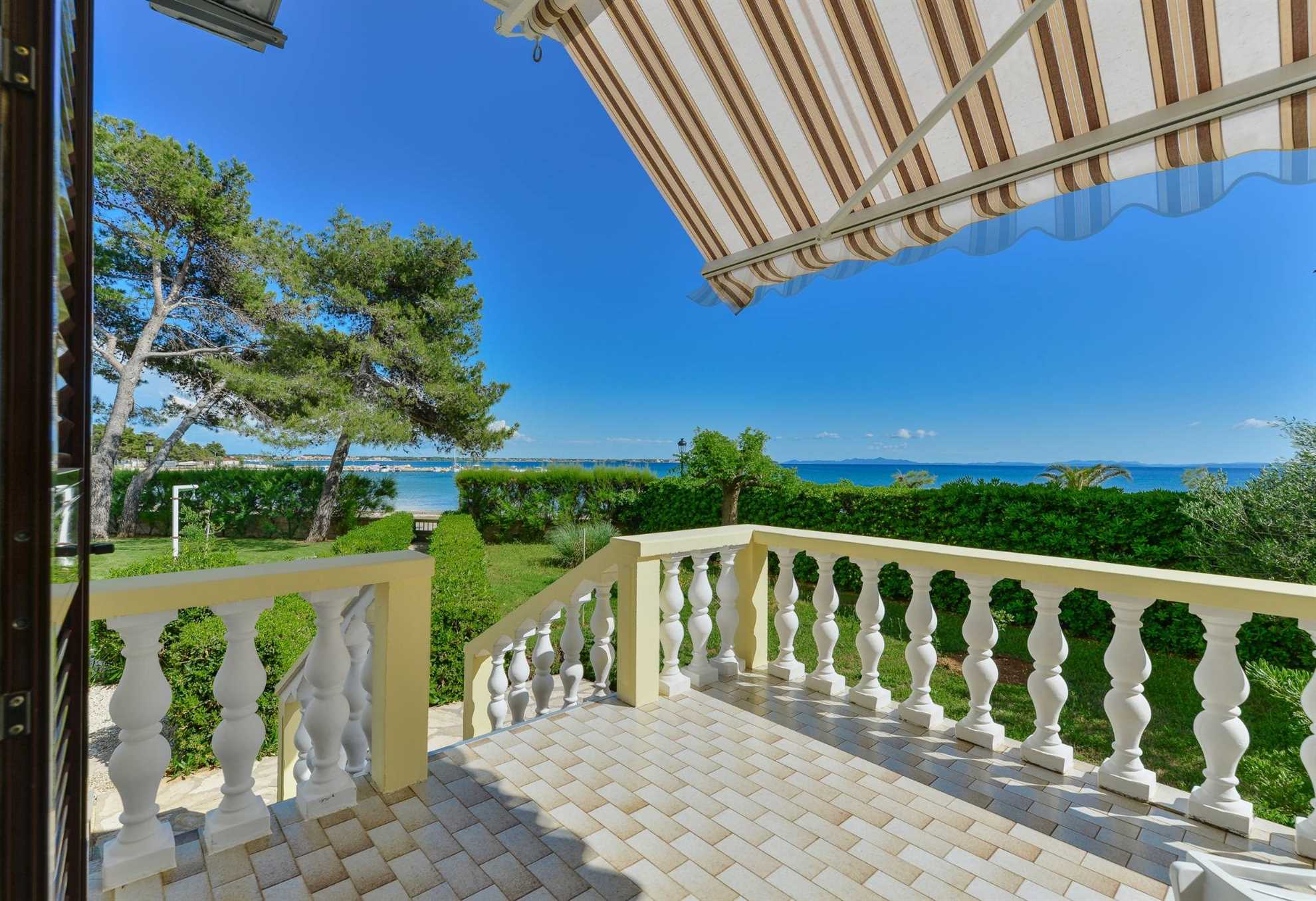 Ideal for 2 persons | apartment just 20 m from beach | BBQ, air conditioninig, WiFi, satellite TV