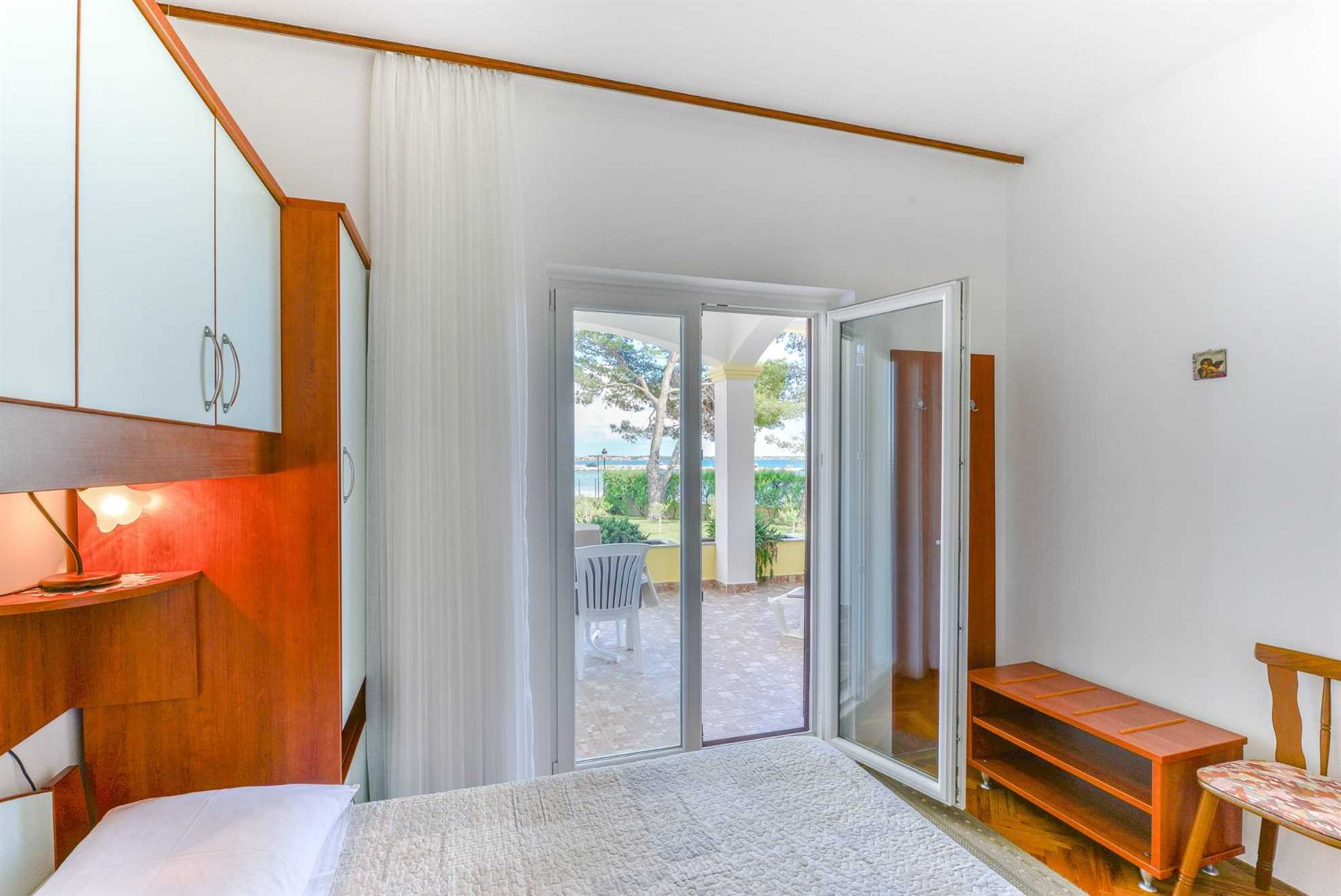 Ideal for 2 persons | apartment just 20 m from beach | BBQ, air conditioninig, WiFi, satellite TV