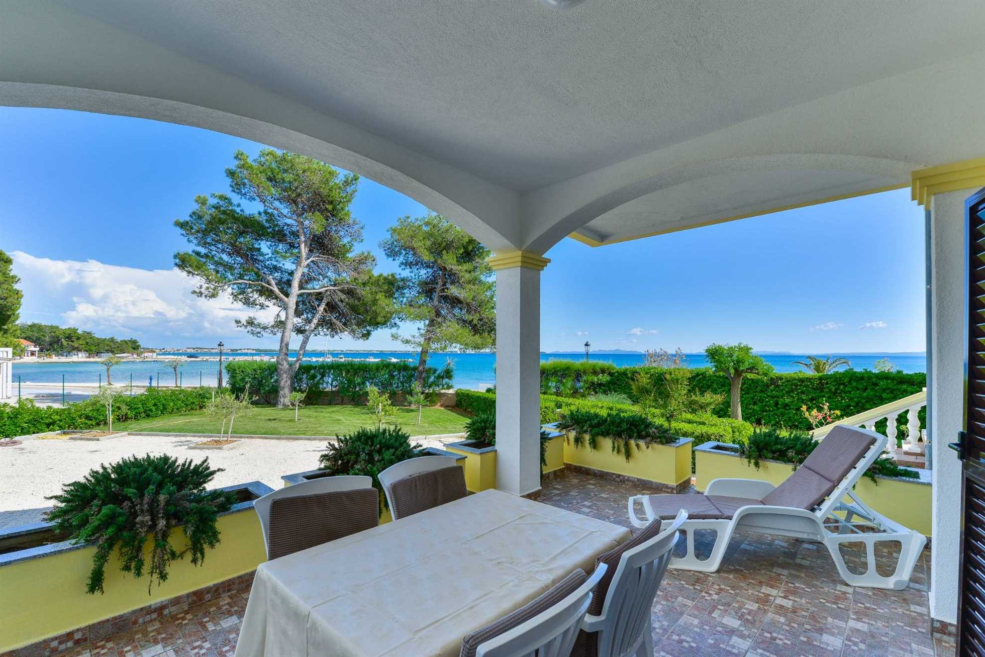 Ideal for 2 persons | apartment just 20 m from beach | BBQ, air conditioninig, WiFi, satellite TV