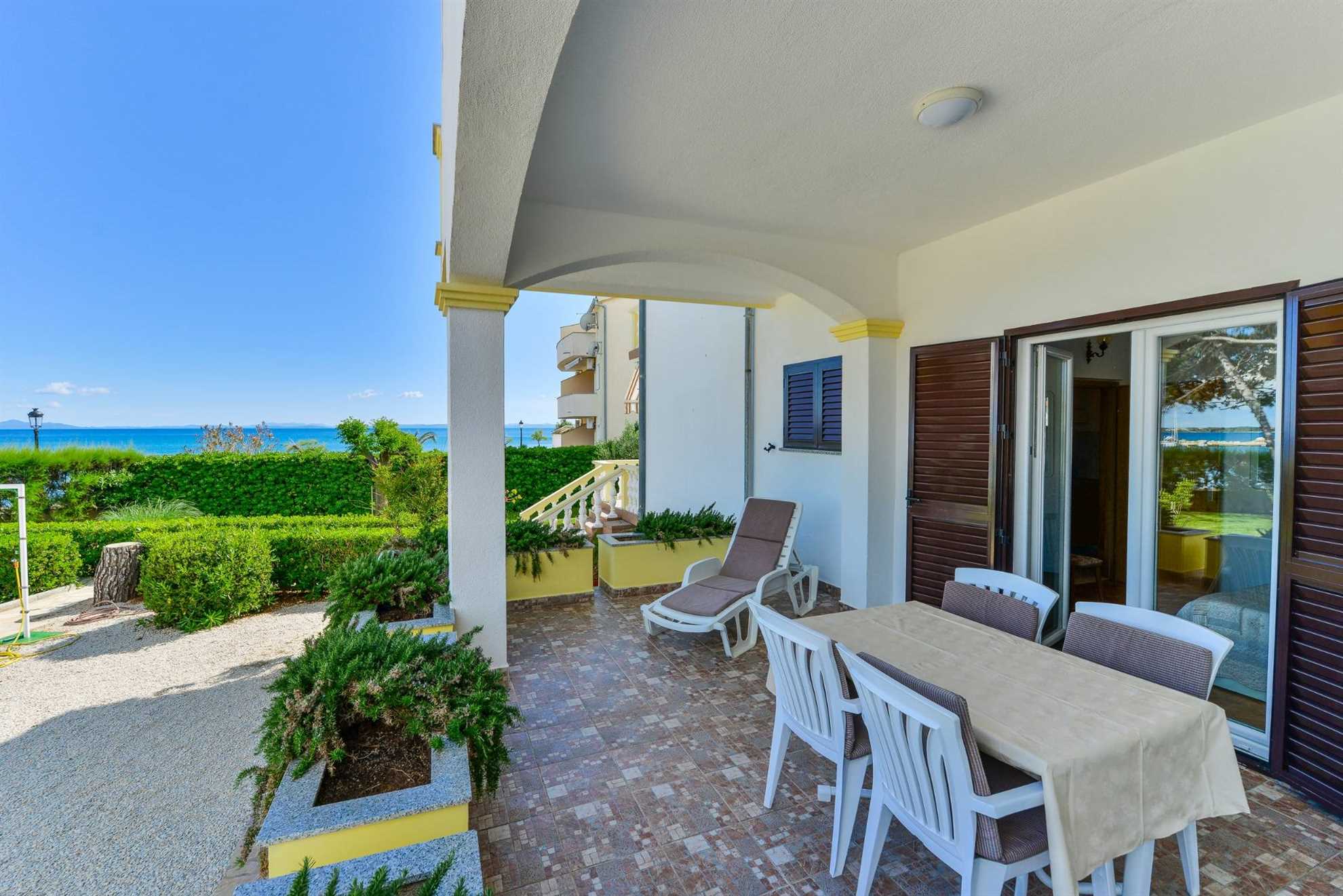 Ideal for 2 persons | apartment just 20 m from beach | BBQ, air conditioninig, WiFi, satellite TV