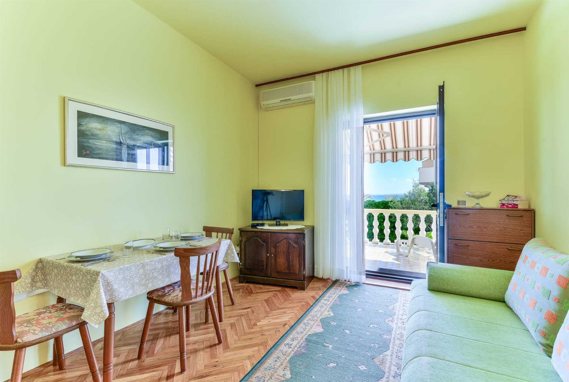 Ideal for 2 persons | apartment just 20 m from beach | BBQ, air conditioninig, WiFi, satellite TV