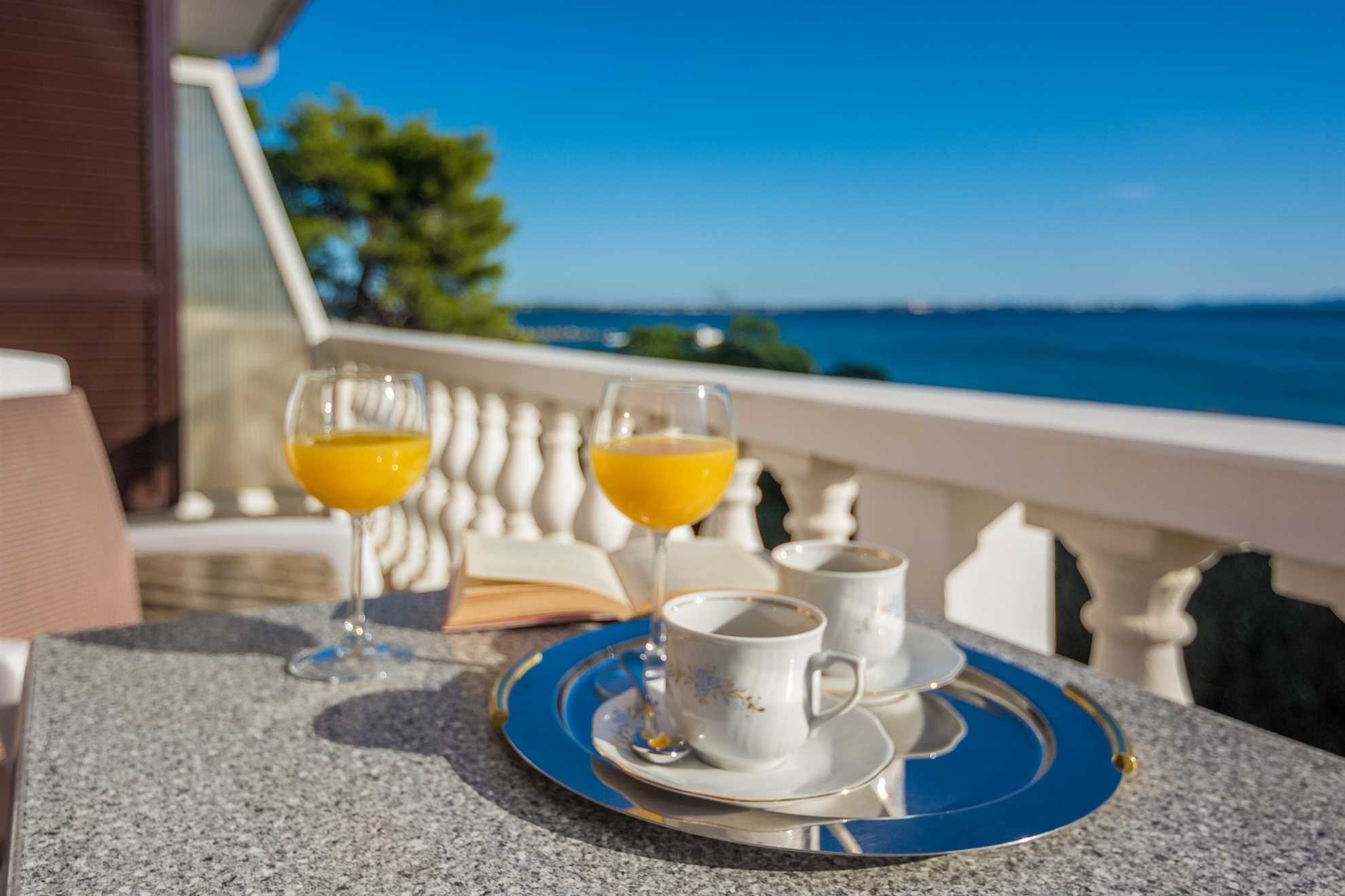 Directly on beach | roofed and furnished balcony | for 4 persons