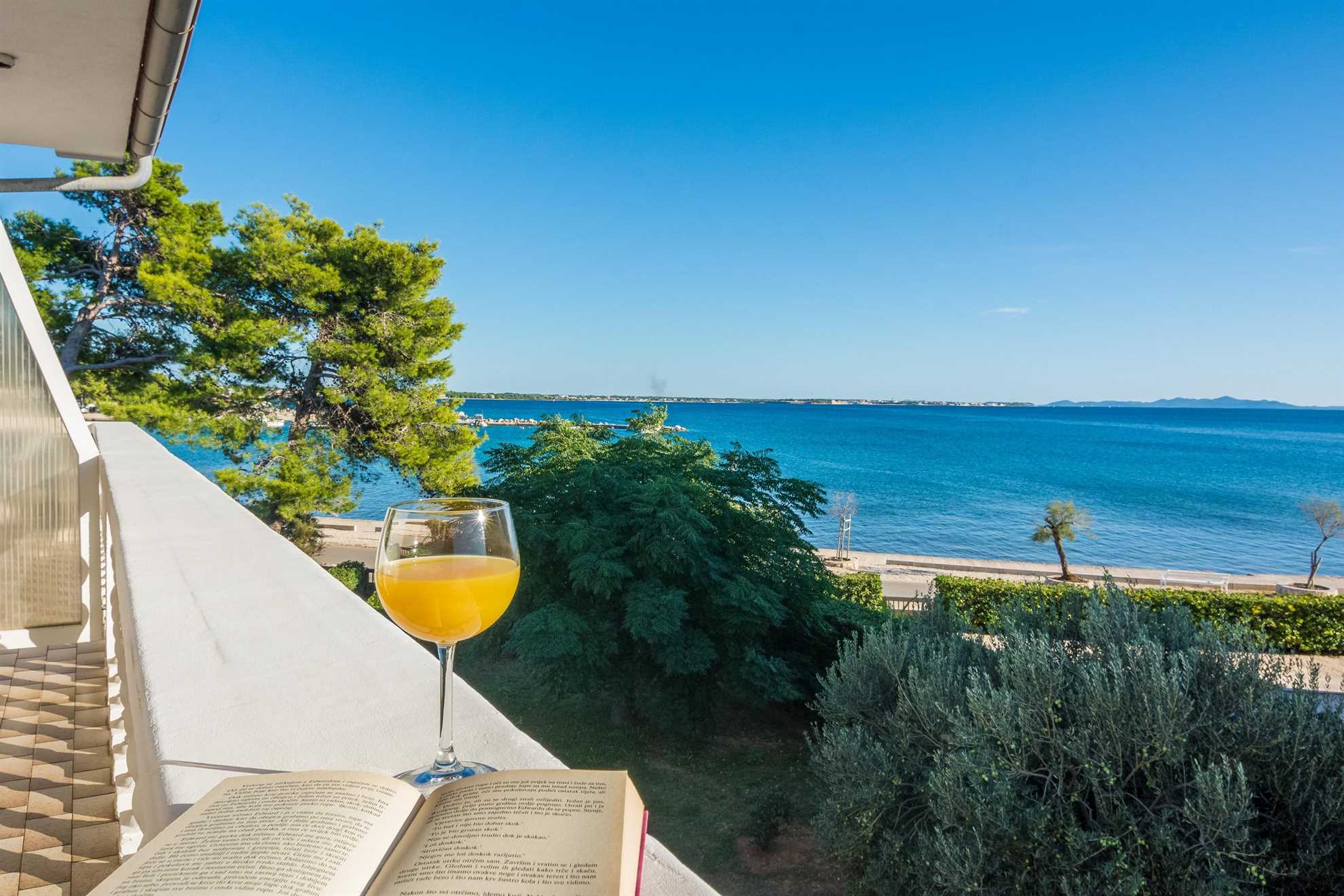Directly on beach | roofed and furnished balcony | for 4 persons