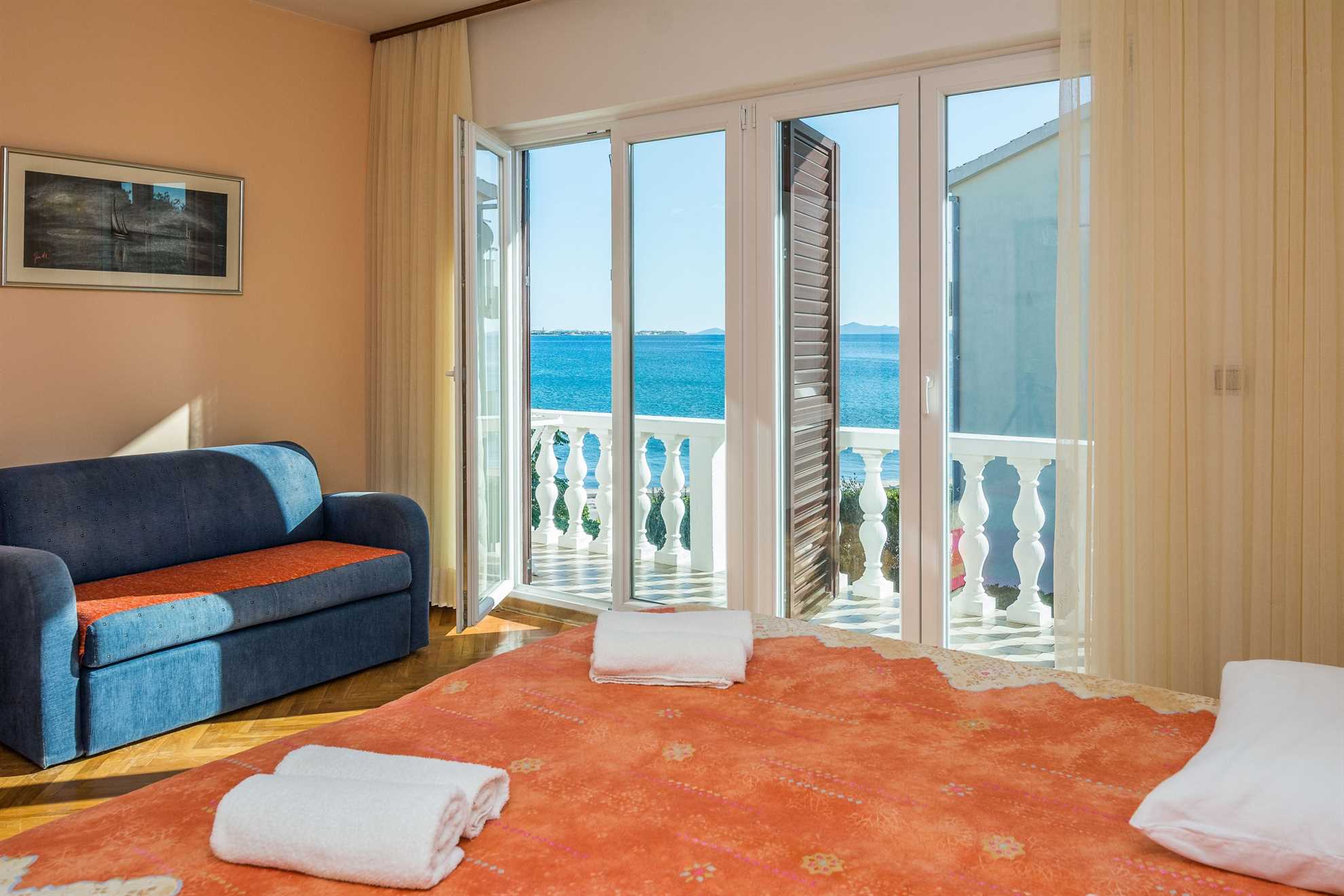 Directly on beach | roofed and furnished balcony | for 4 persons