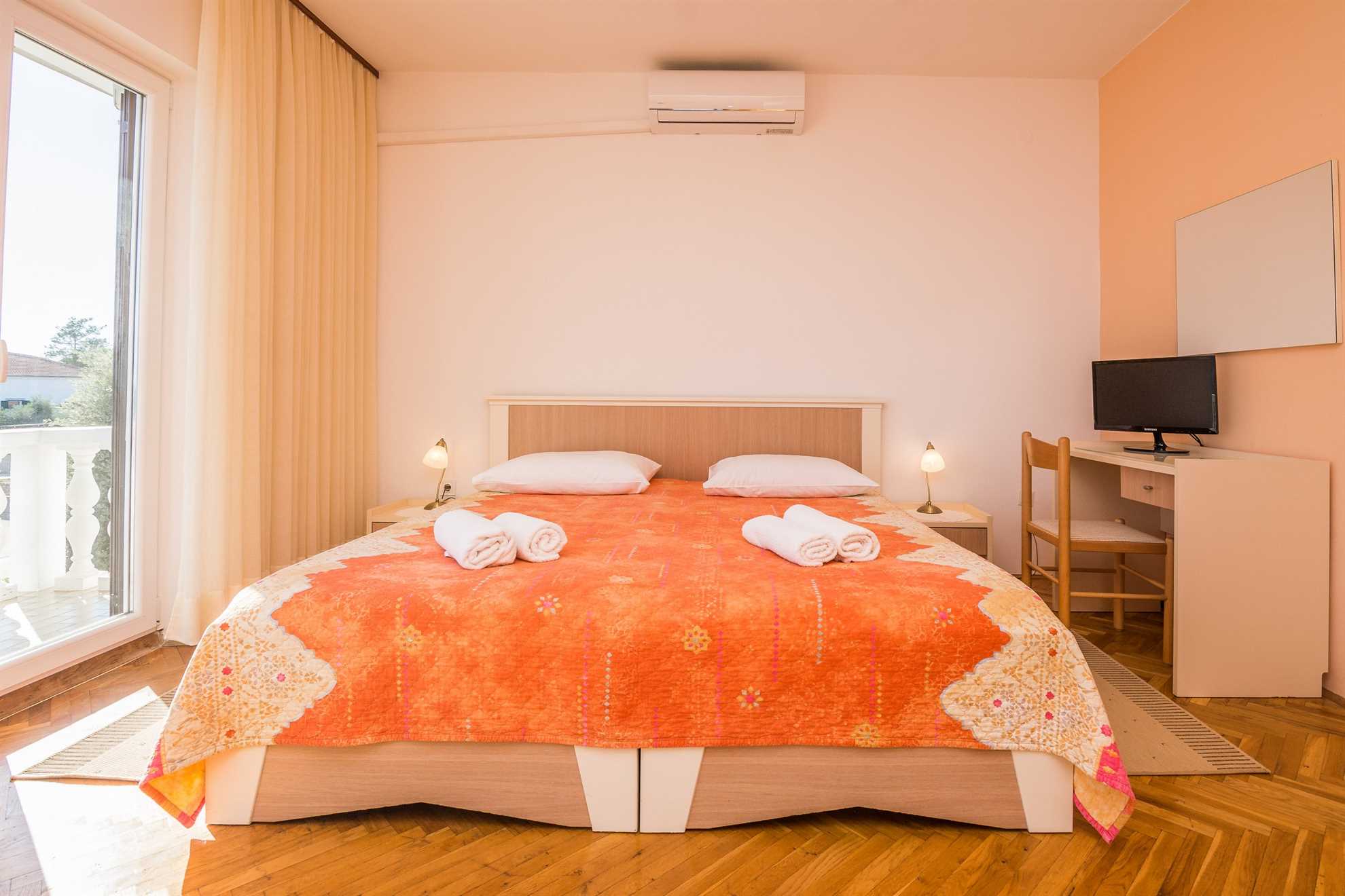 Directly on beach | roofed and furnished balcony | for 4 persons