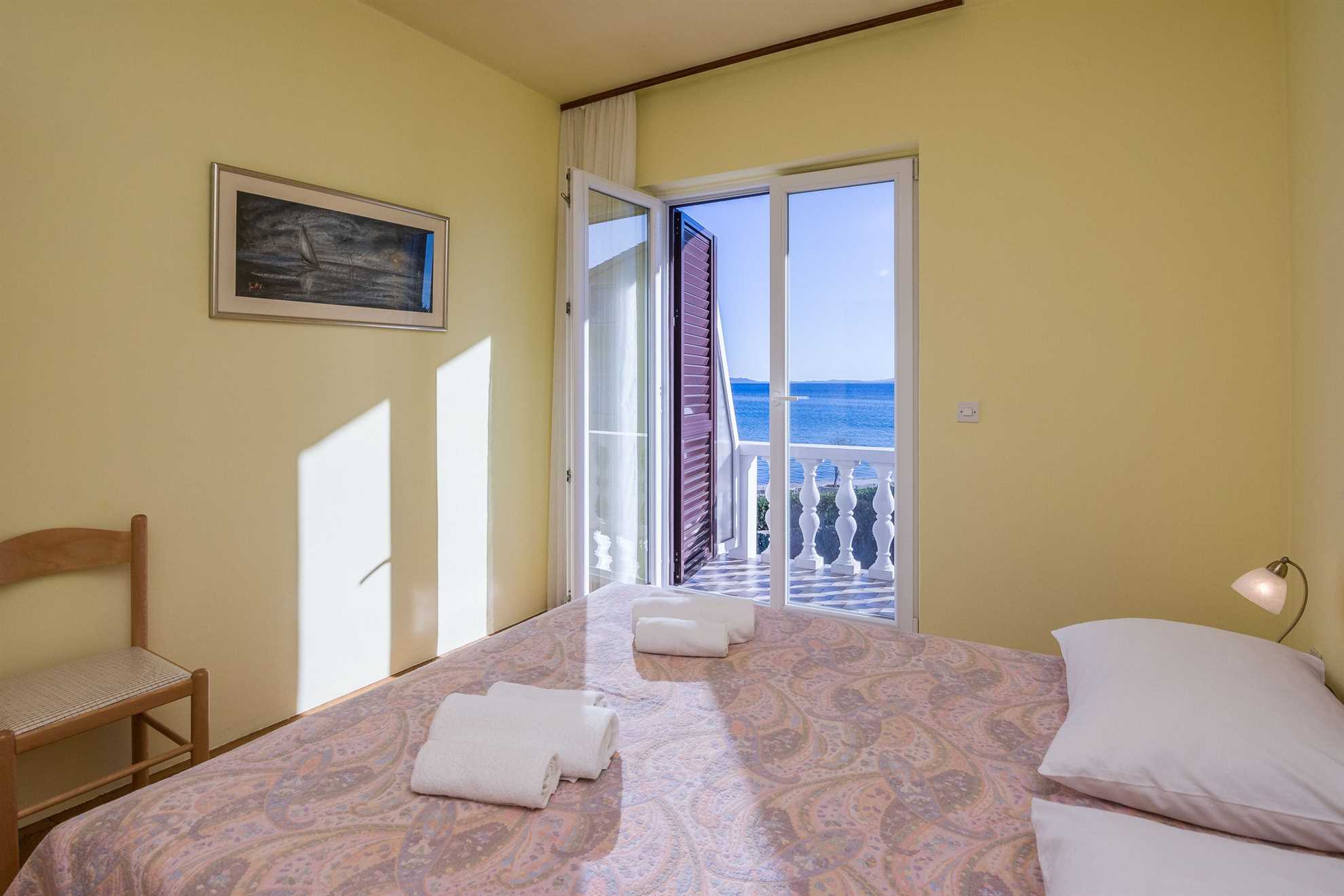 Directly on beach | roofed and furnished balcony | for 4 persons