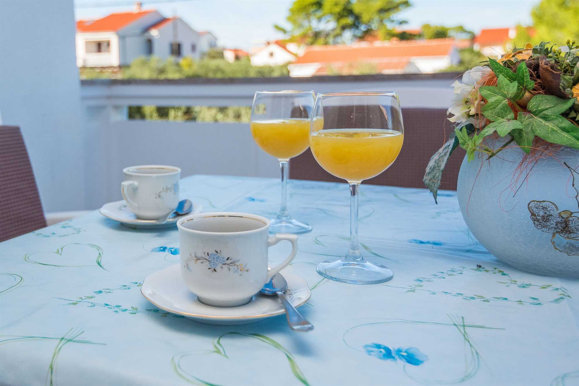 Directly on beach | roofed and furnished balcony | for 4 persons