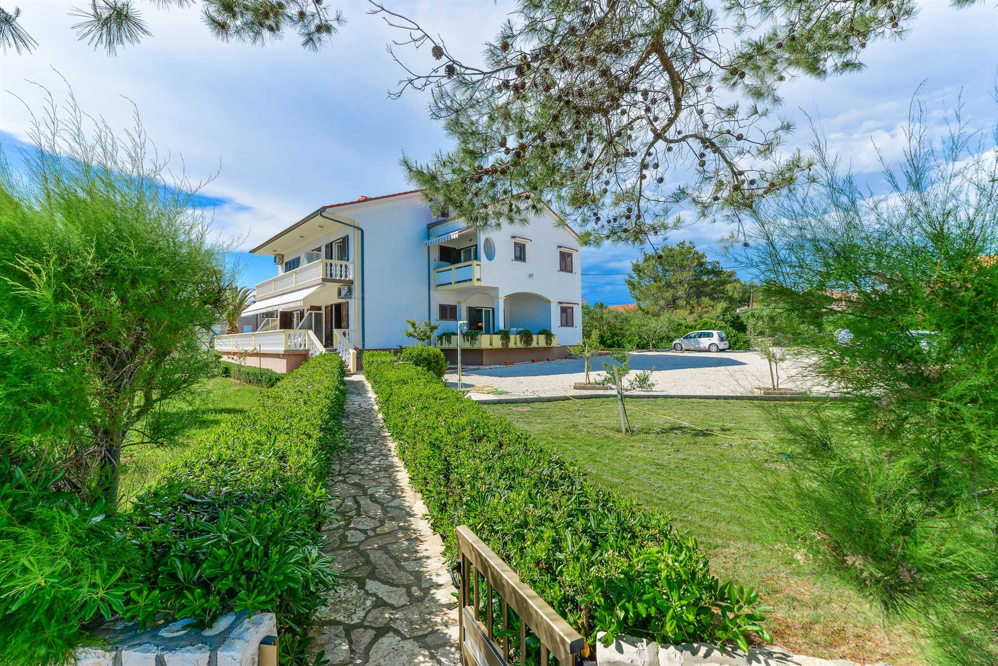 Directly on beach | roofed and furnished balcony | for 4 persons