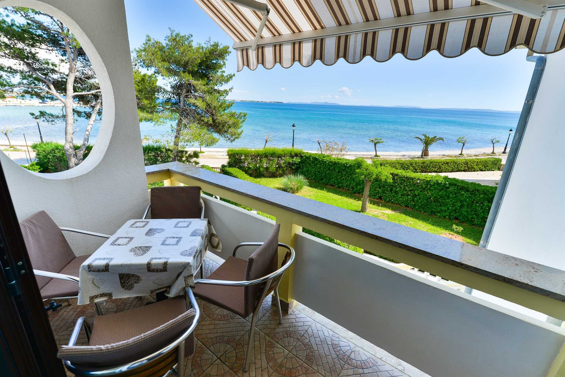 Fully equipped apartment | just 20 m from beach | ideal for 2-4 persons