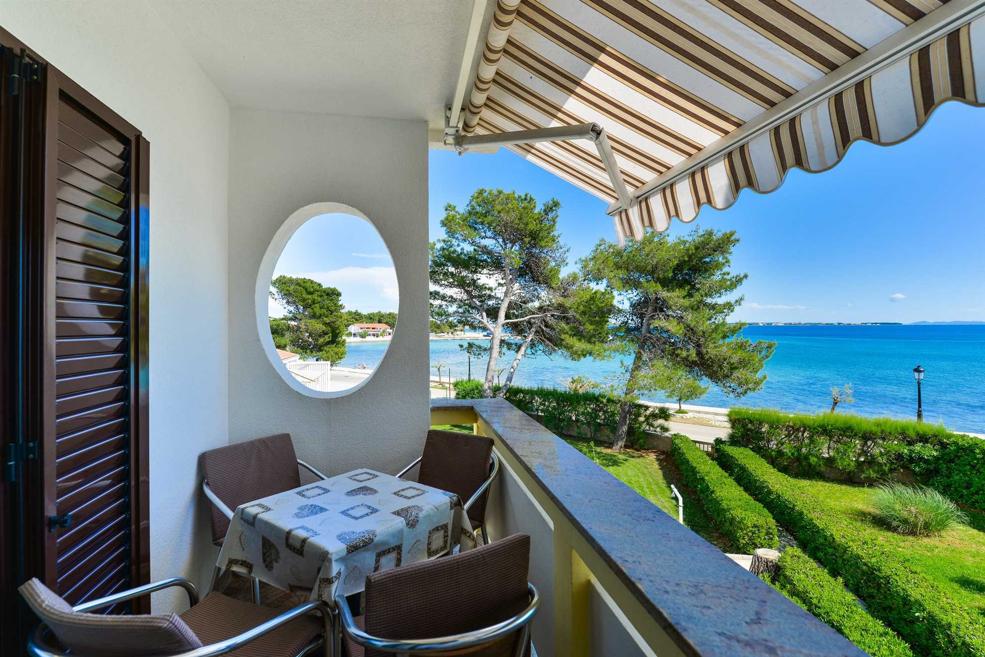 Fully equipped apartment | just 20 m from beach | ideal for 2-4 persons