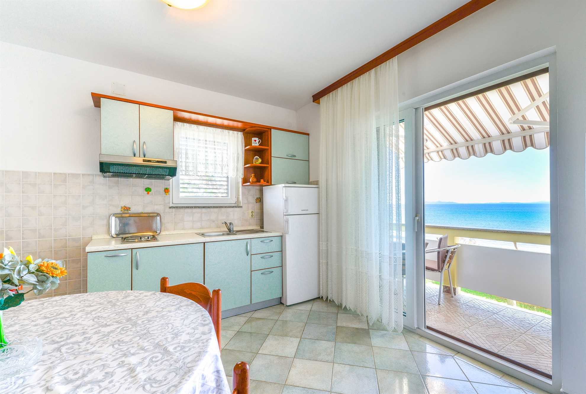 Fully equipped apartment | just 20 m from beach | ideal for 2-4 persons