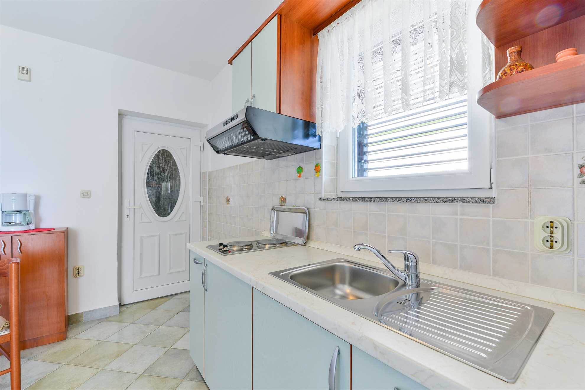 Fully equipped apartment | just 20 m from beach | ideal for 2-4 persons