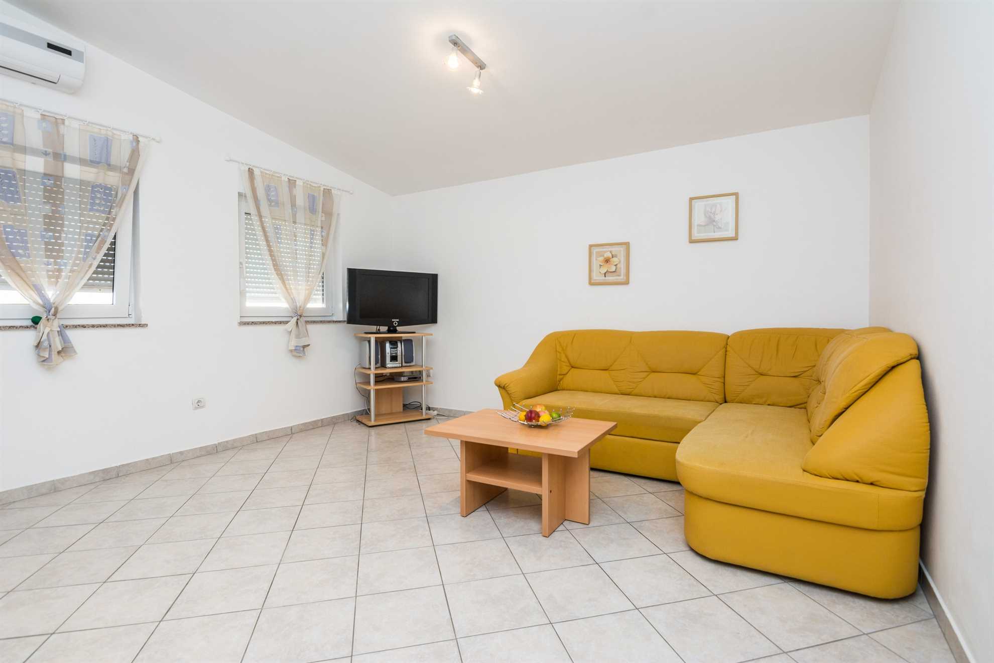 Apartment with sea view | just 70 m from beach | for 4 persons