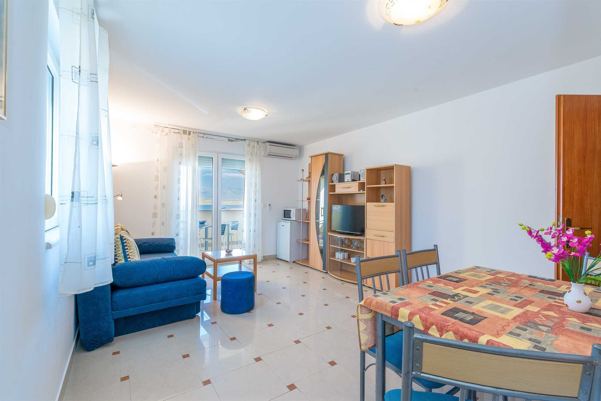Just 70 m from the beach | apartment for 2-4 persons | with sea view